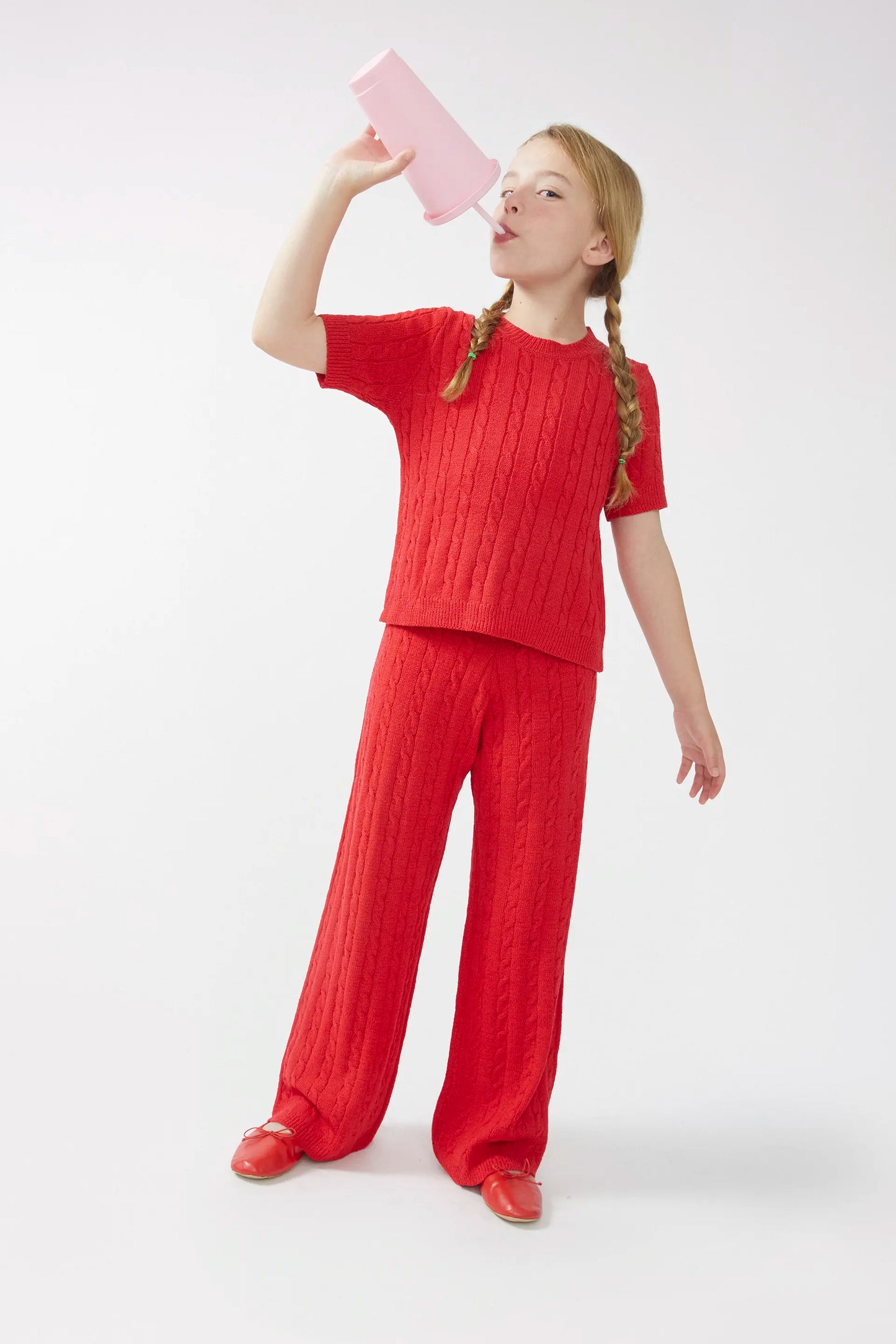 Pantalón recto de niña punto rojo