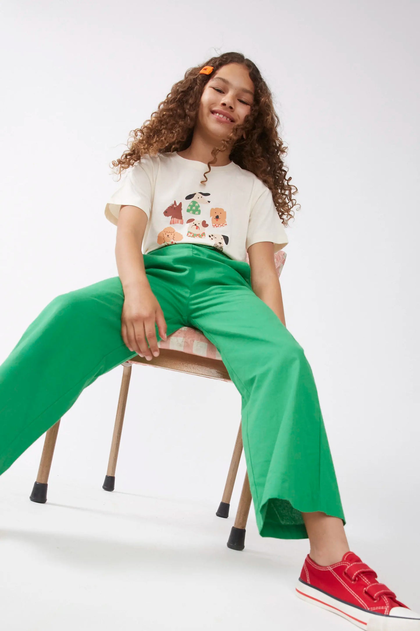 Green straight buttoned girl's trousers
