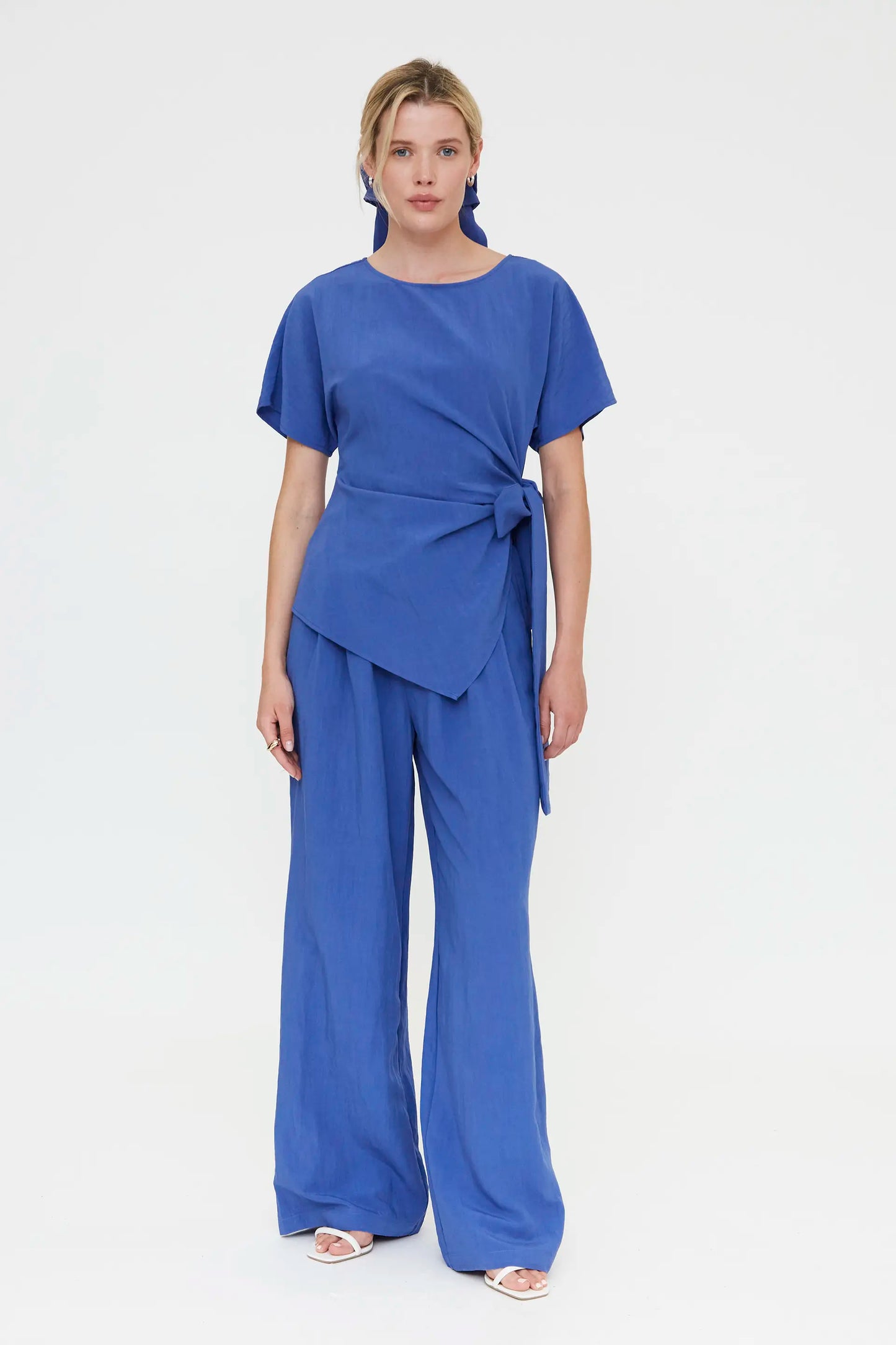 Pantalón azul fluído