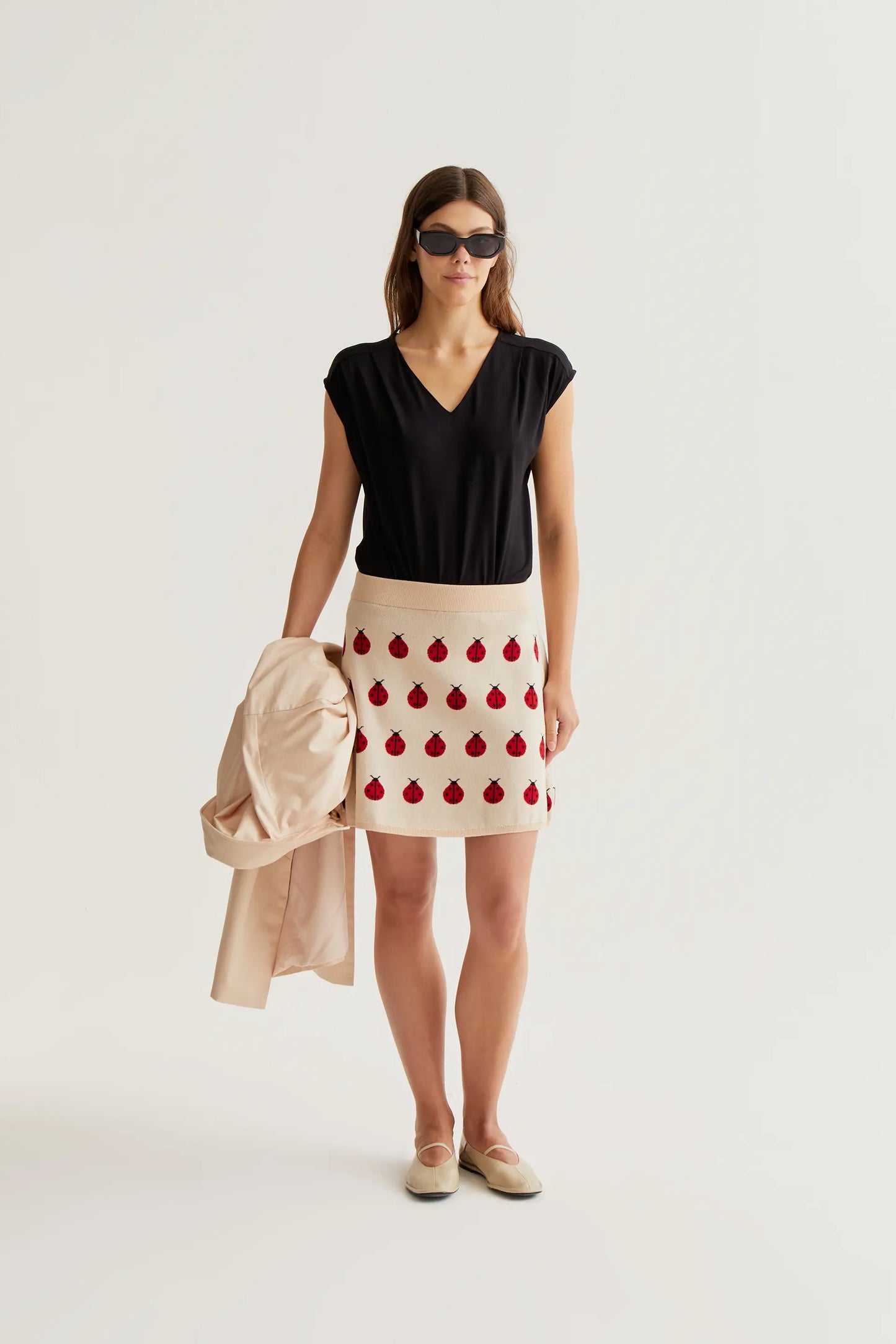 Black sleeveless t-shirt