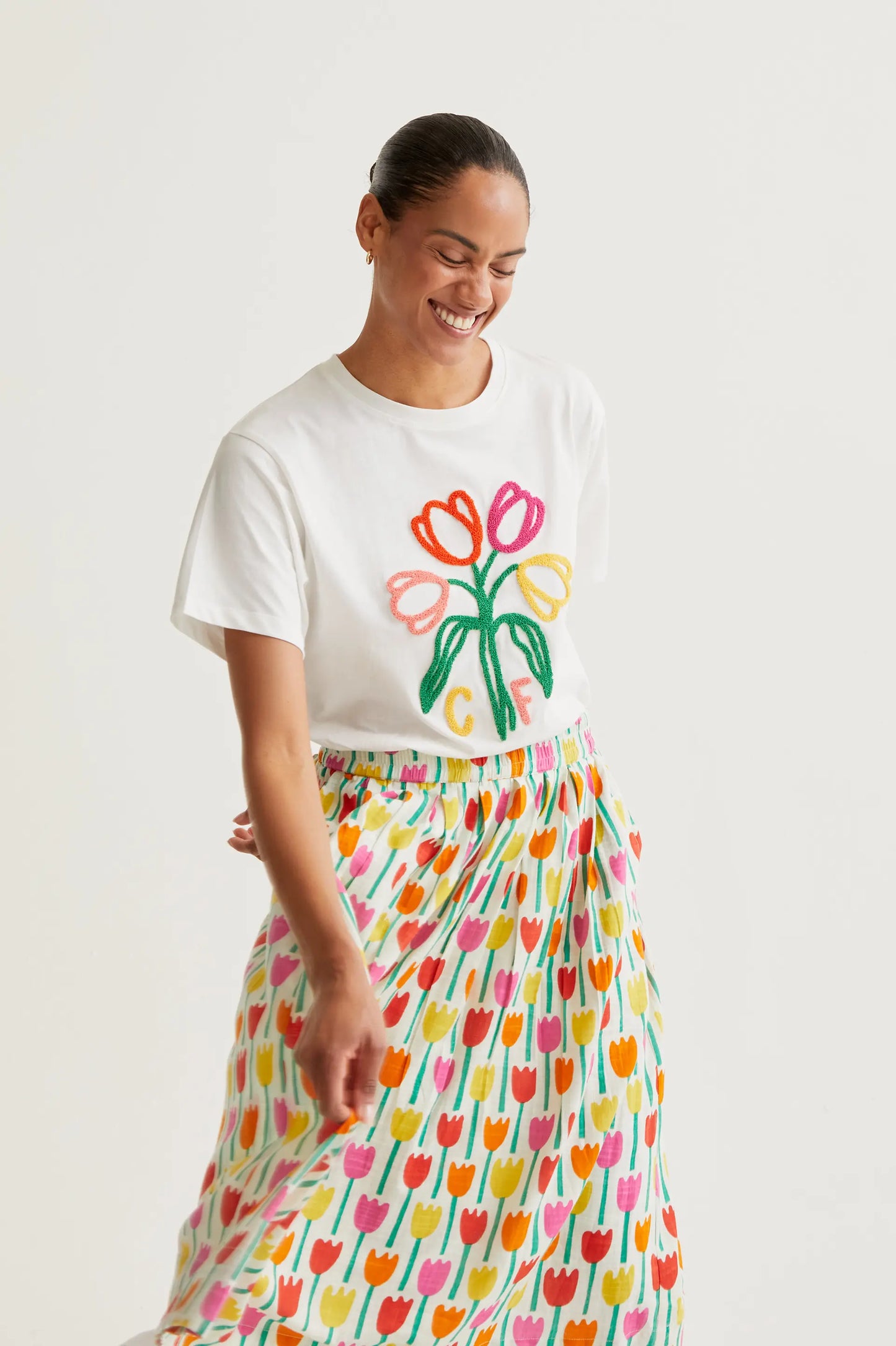 T-shirt with embroidered tulips "CF"
