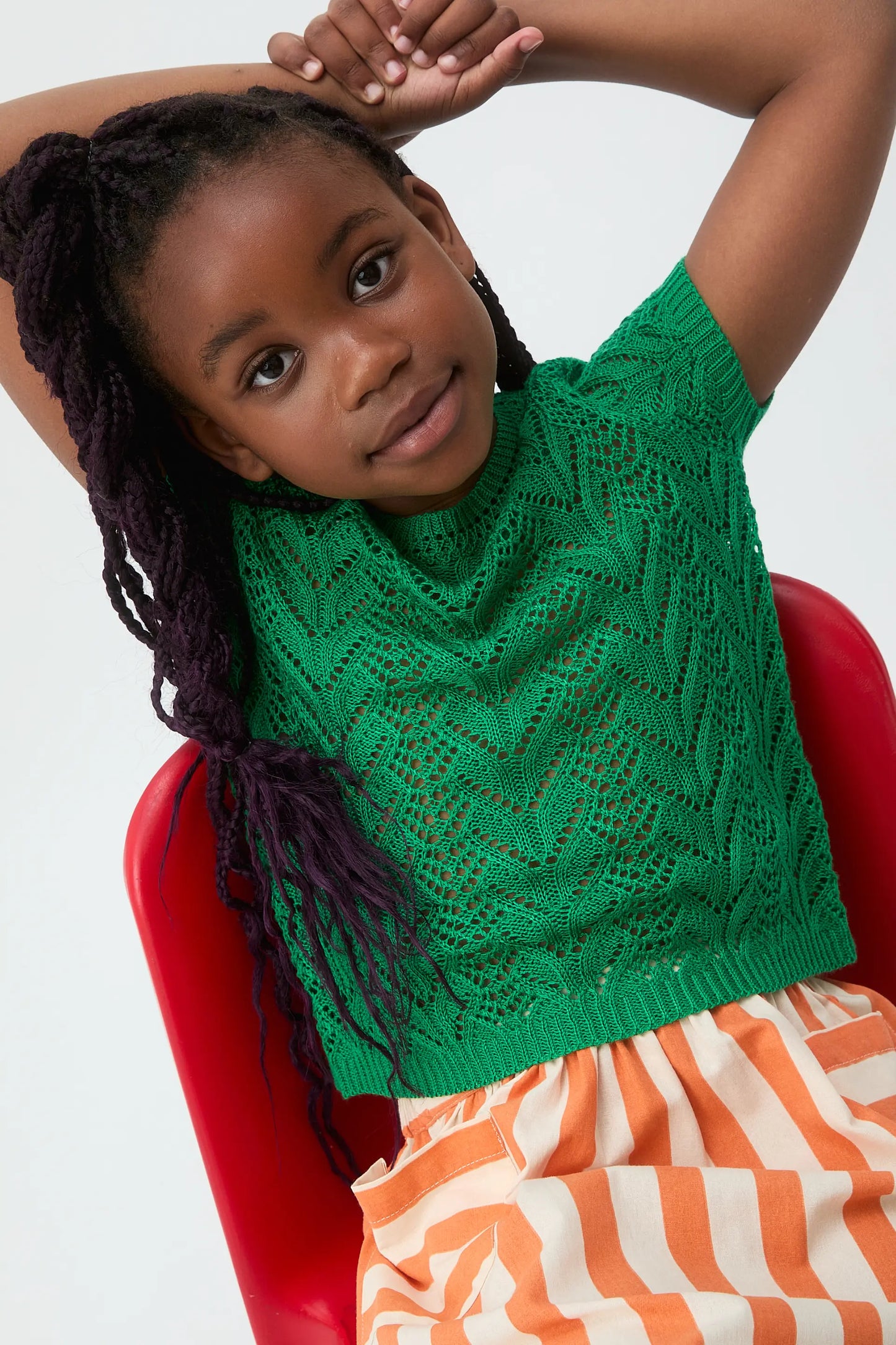 Jersey de niña con bordado verde