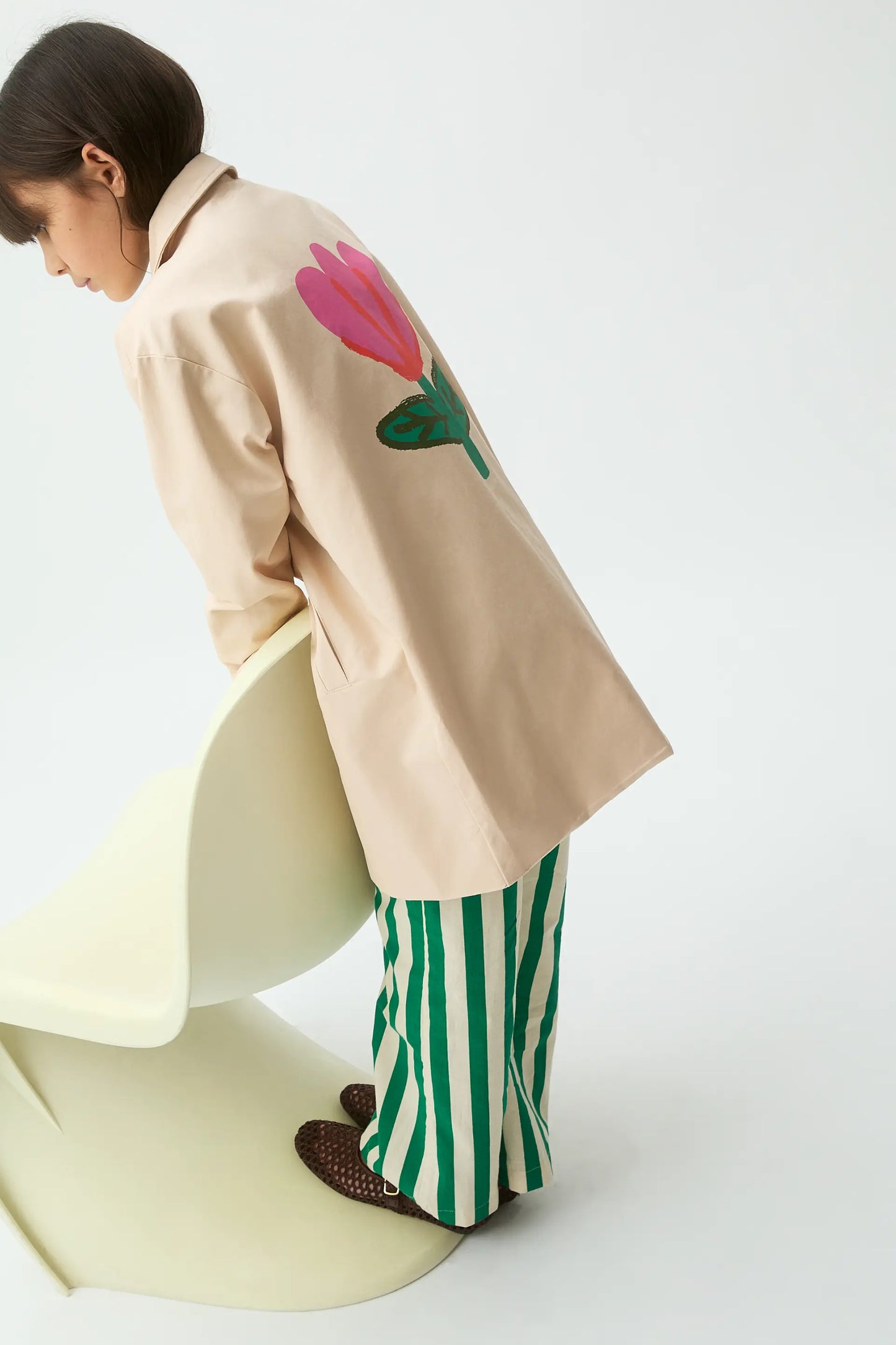 Gabardina de niña con print de Tulipán