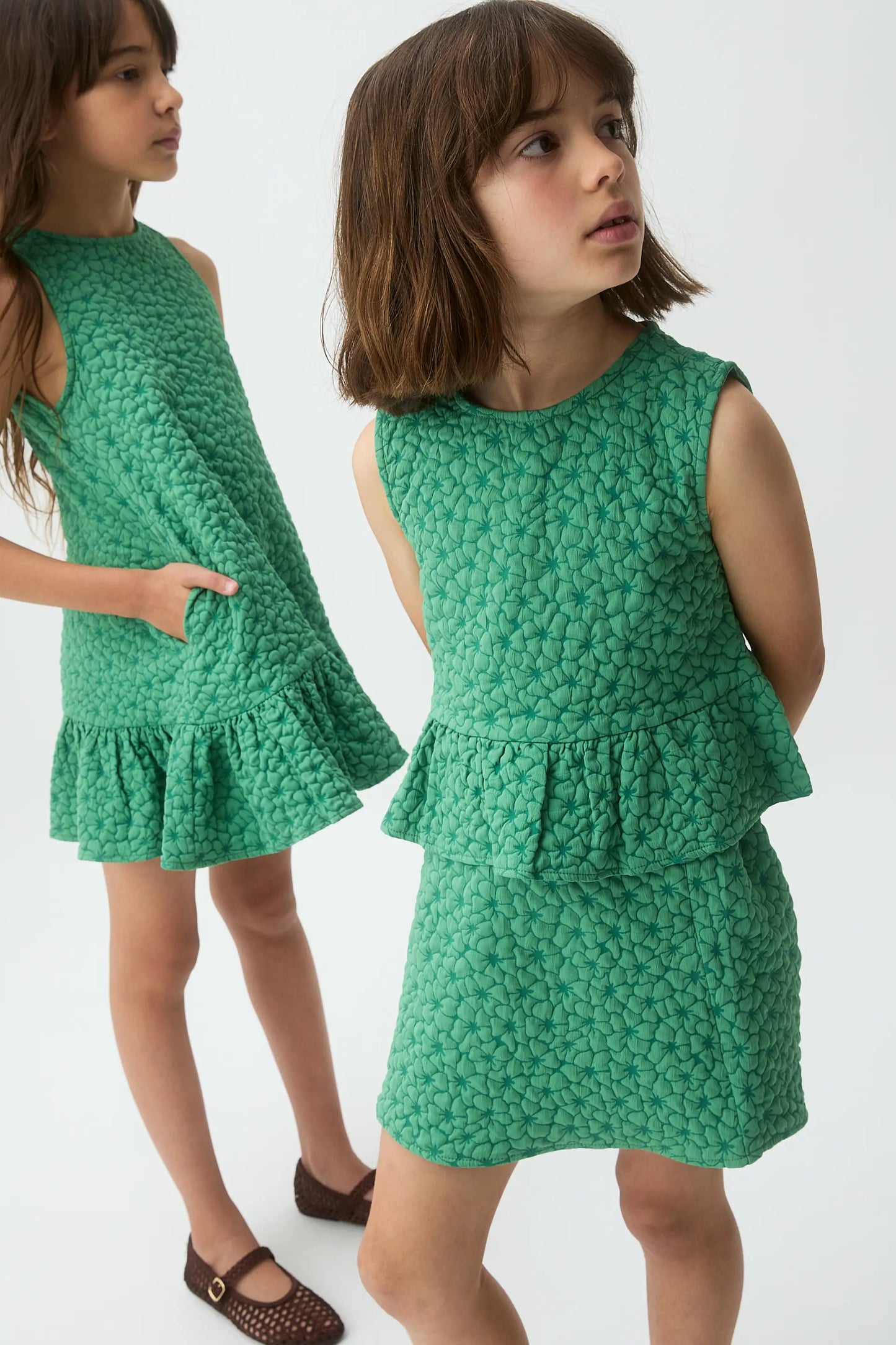 Abito corto da bambina con stampa floreale verde