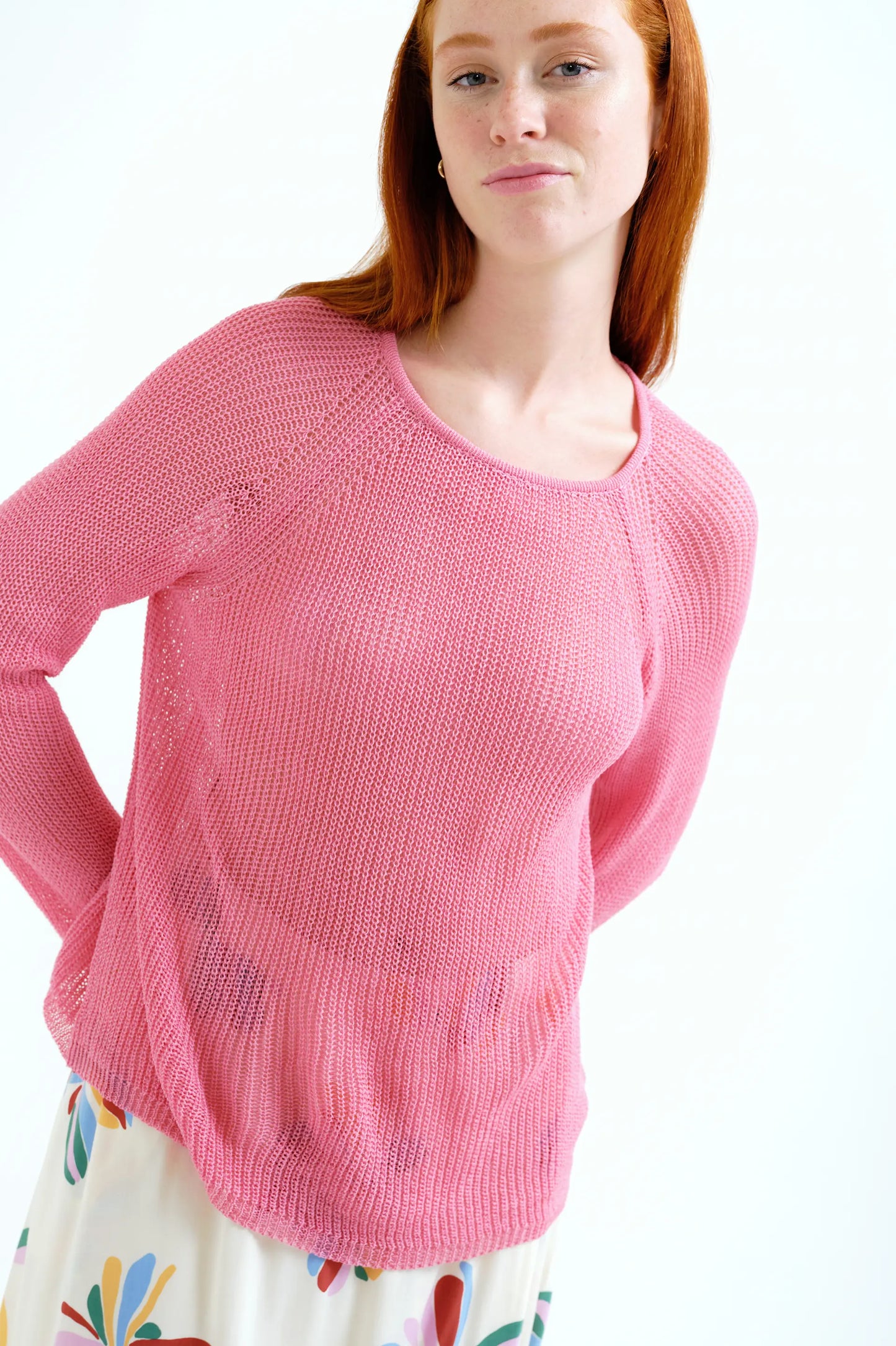 maglione rosa lavorato a maglia traforata