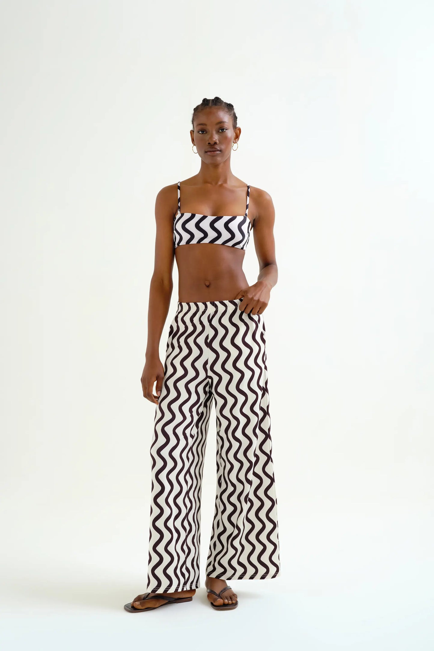 Pantalón con estampado Wave Black & White