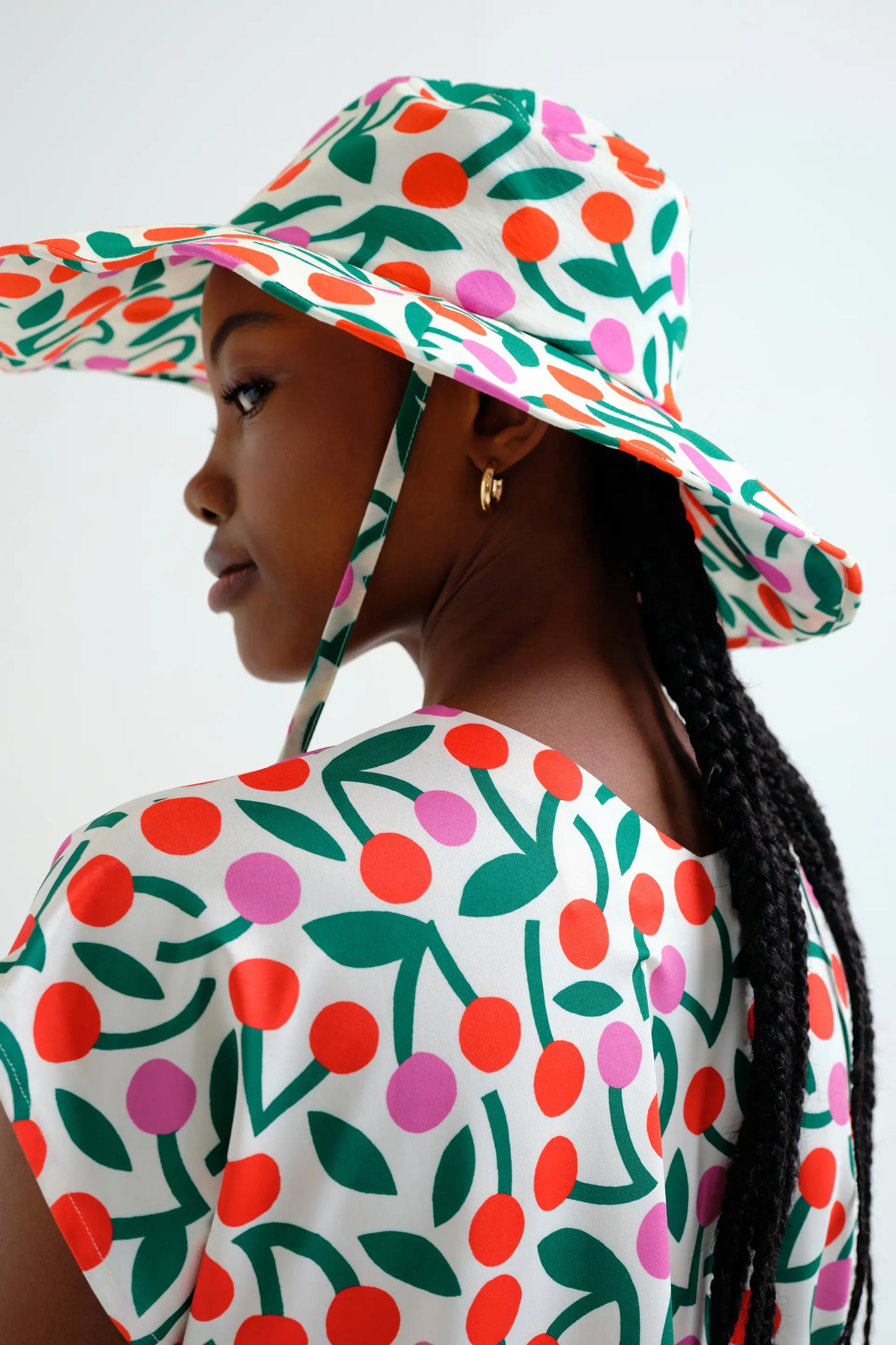 Sombrero con estampado Guinda