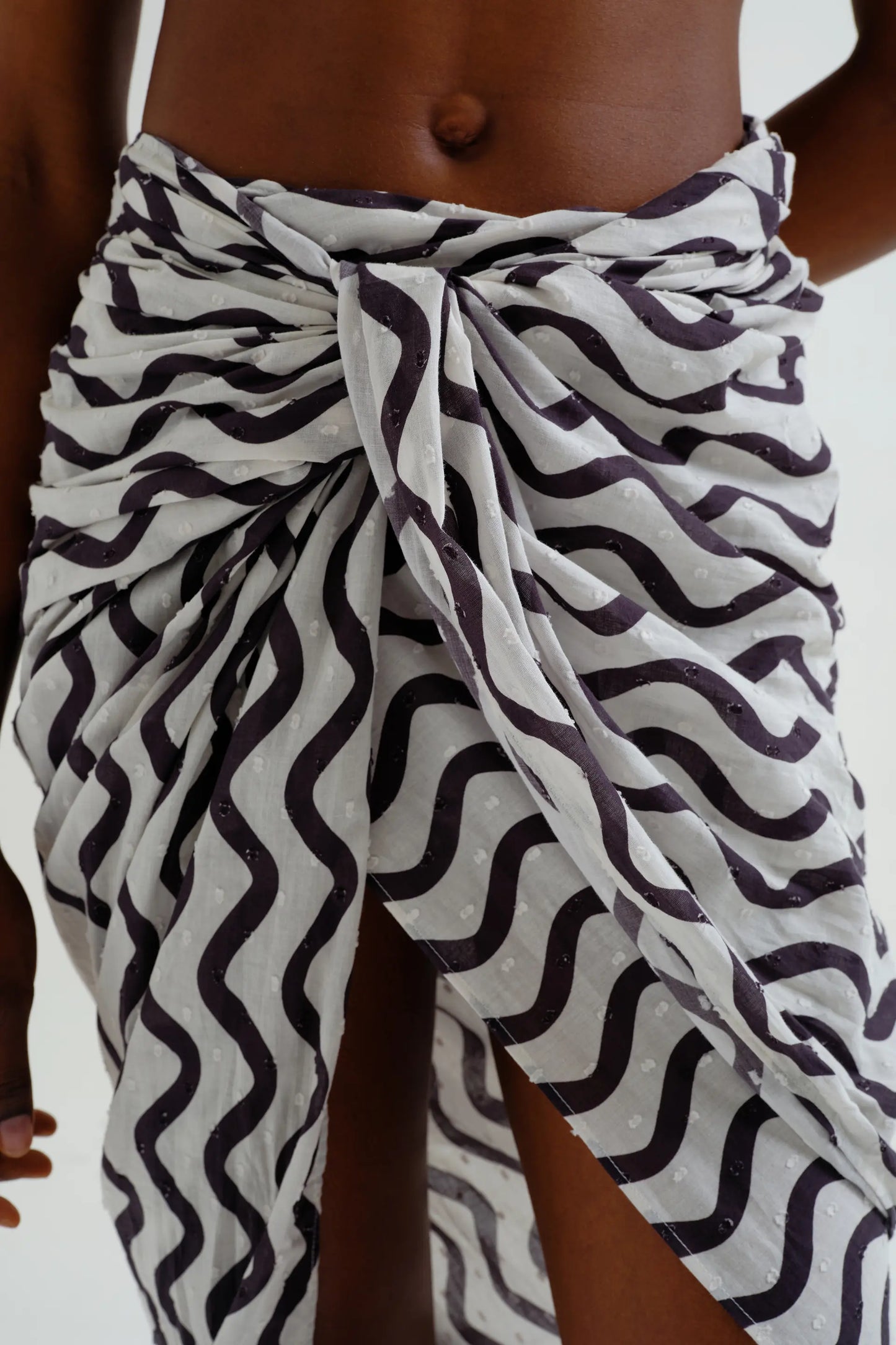 Pareo con estampado Wave Black & White