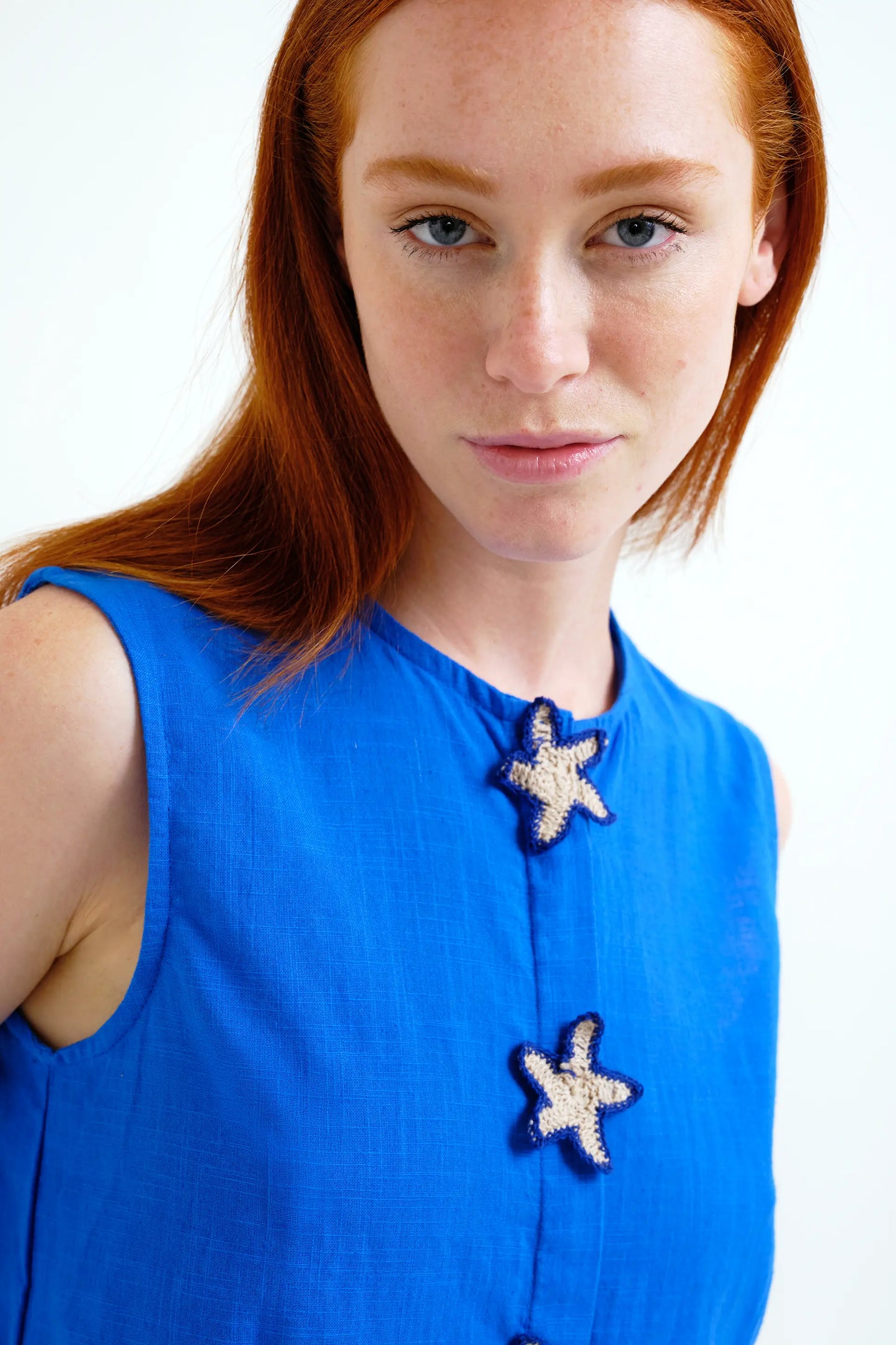 Top blu navy in 100% cotone con applicazione a stella