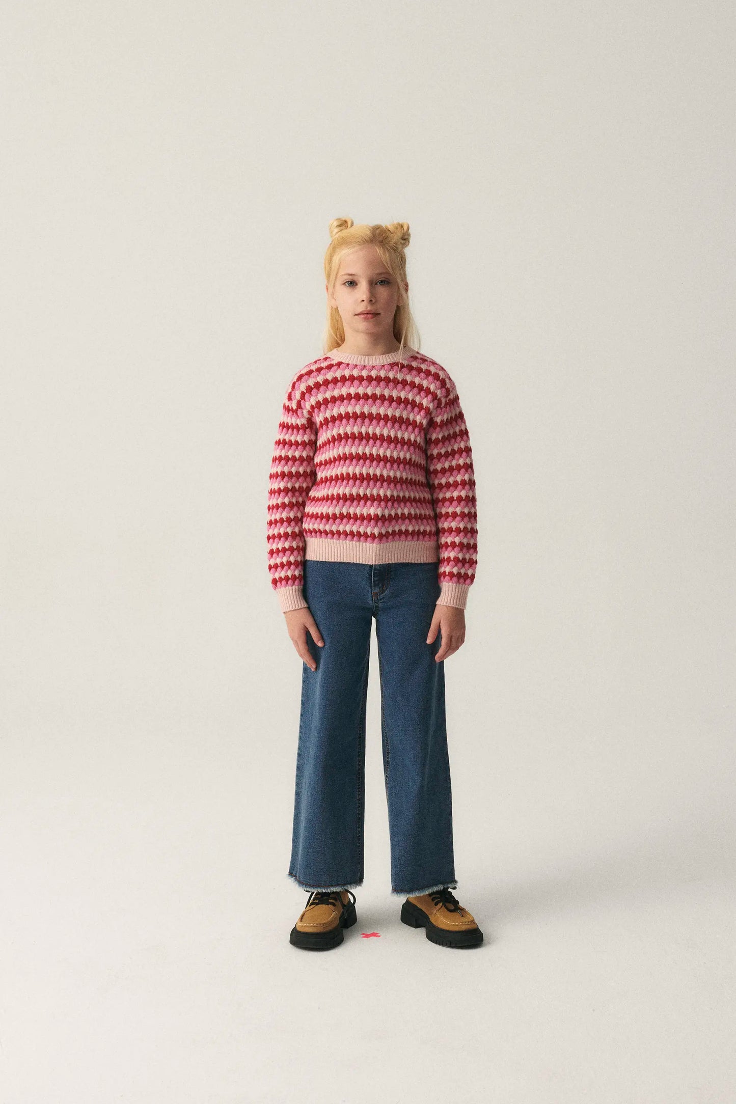 Unisex Knitted Sweater with Pink Structure
