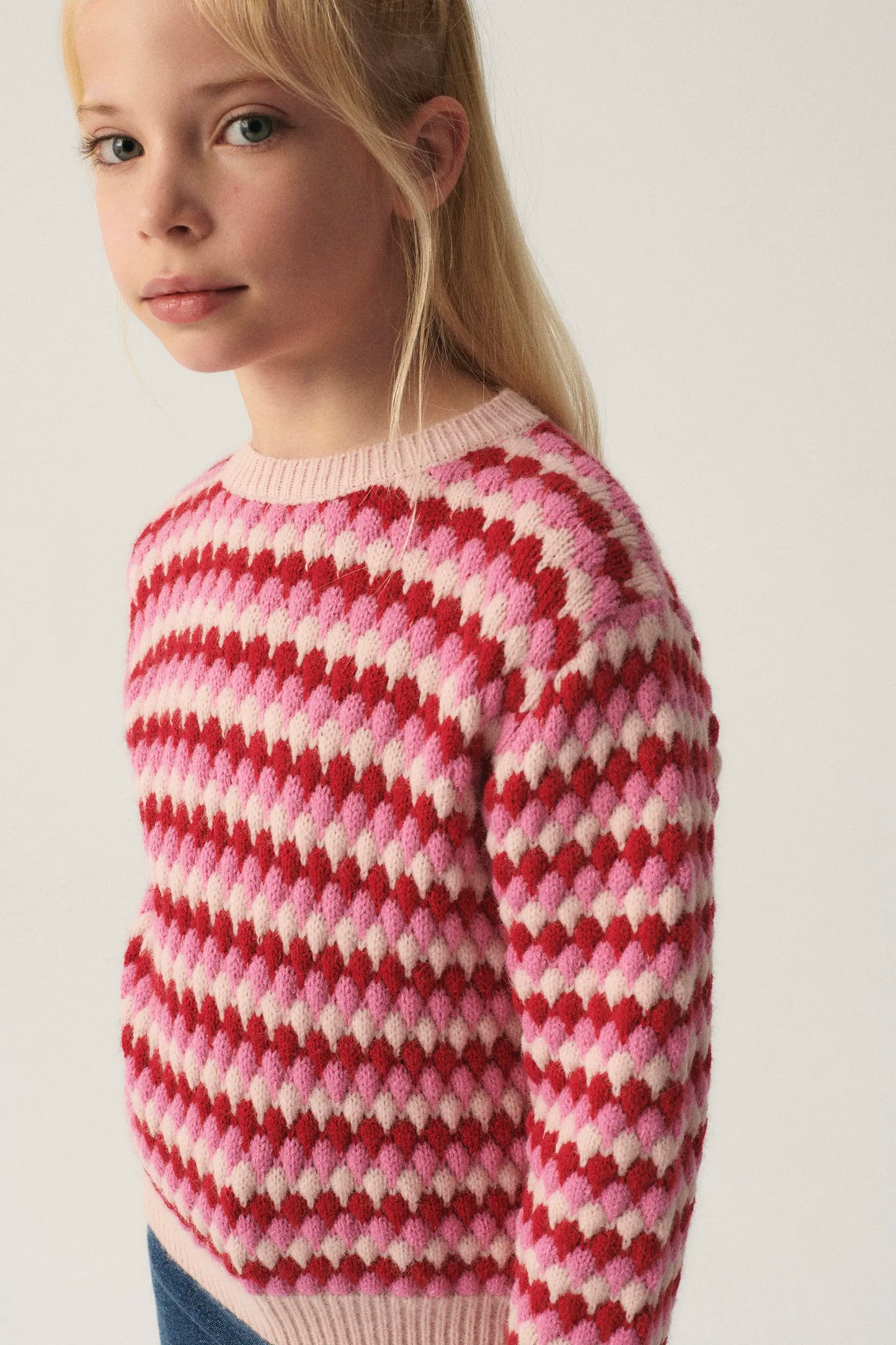 Unisex Knitted Sweater with Pink Structure