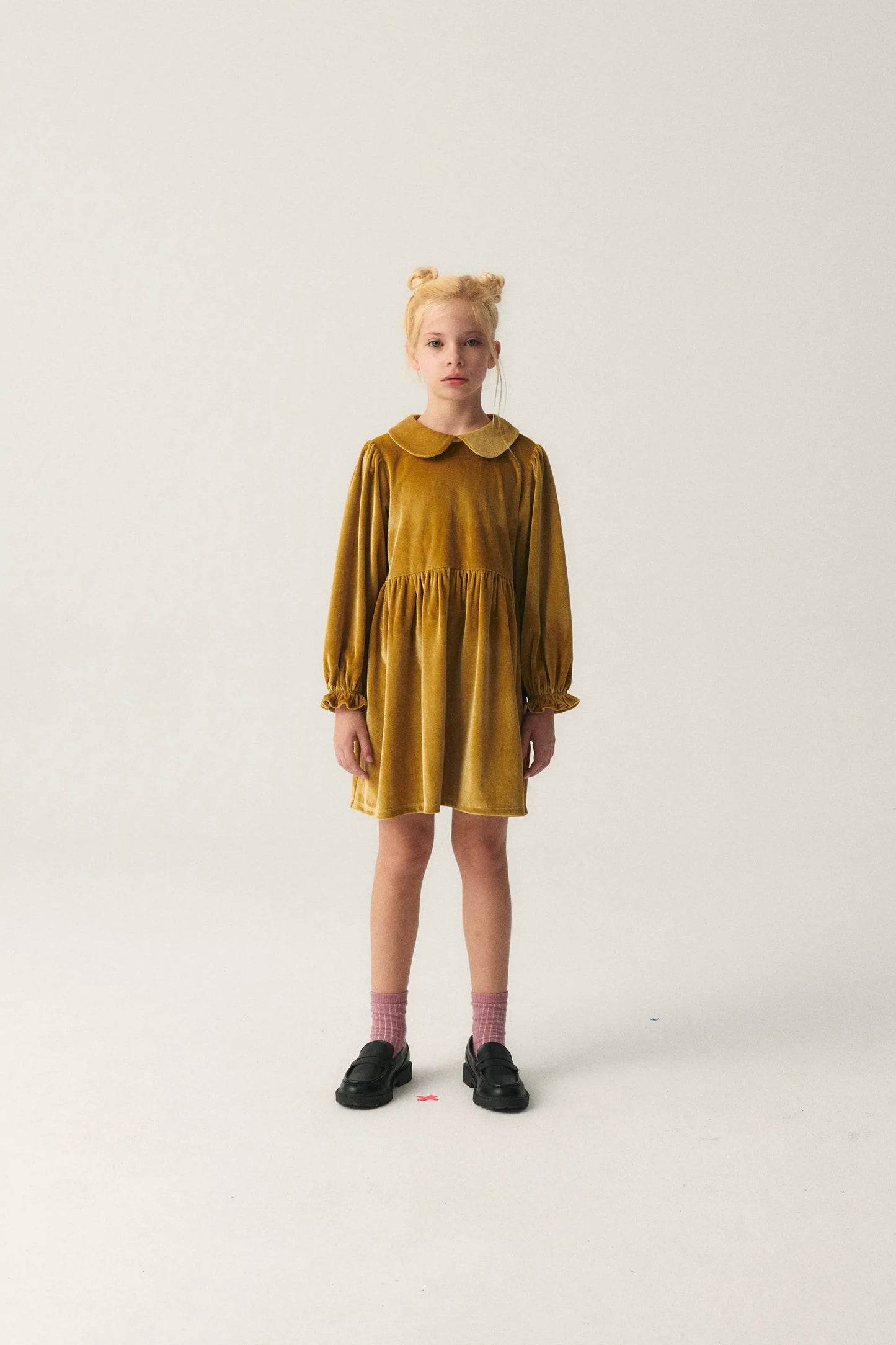 Short girl's dress in yellow velvet