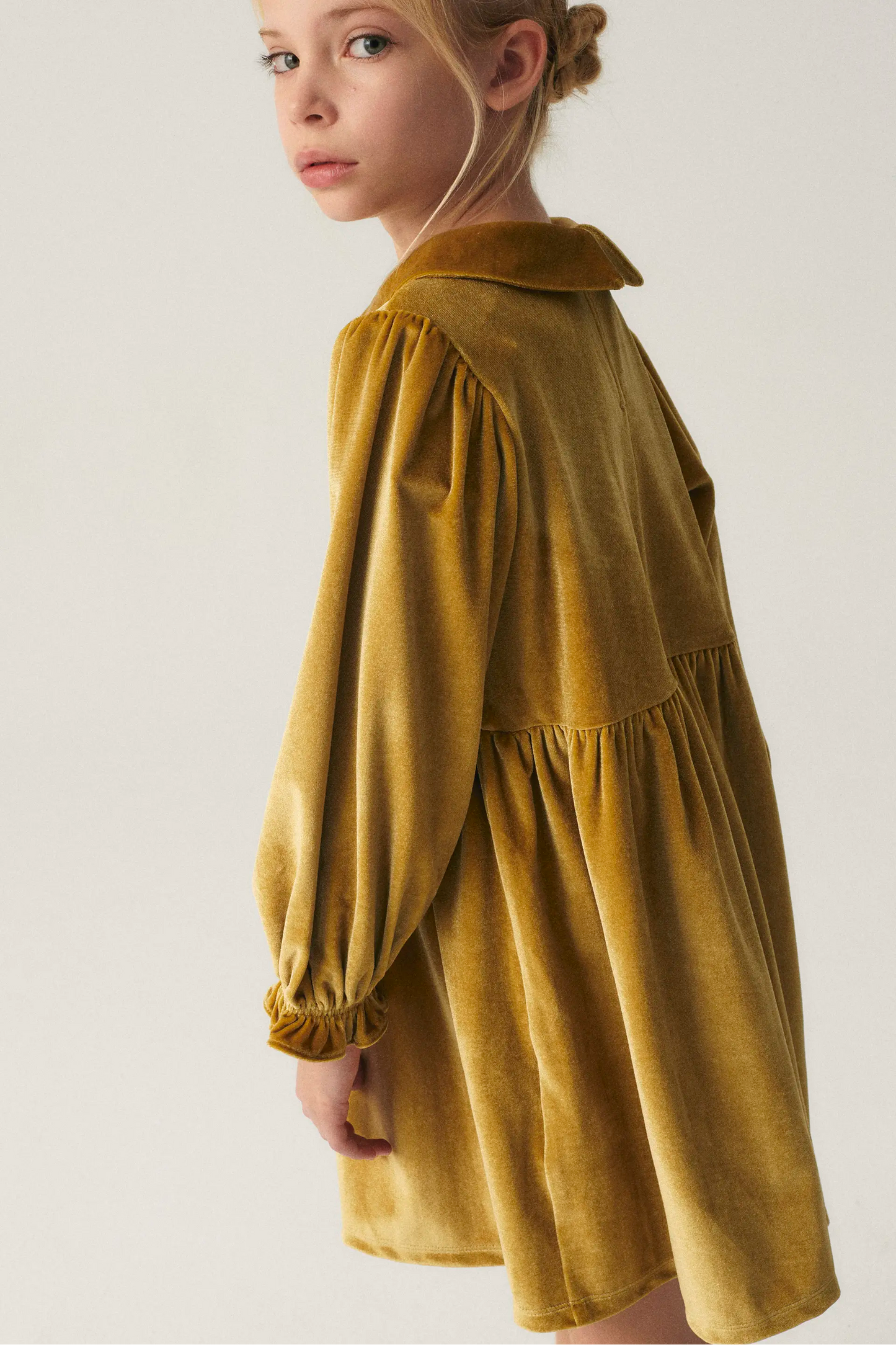 Short girl's dress in yellow velvet