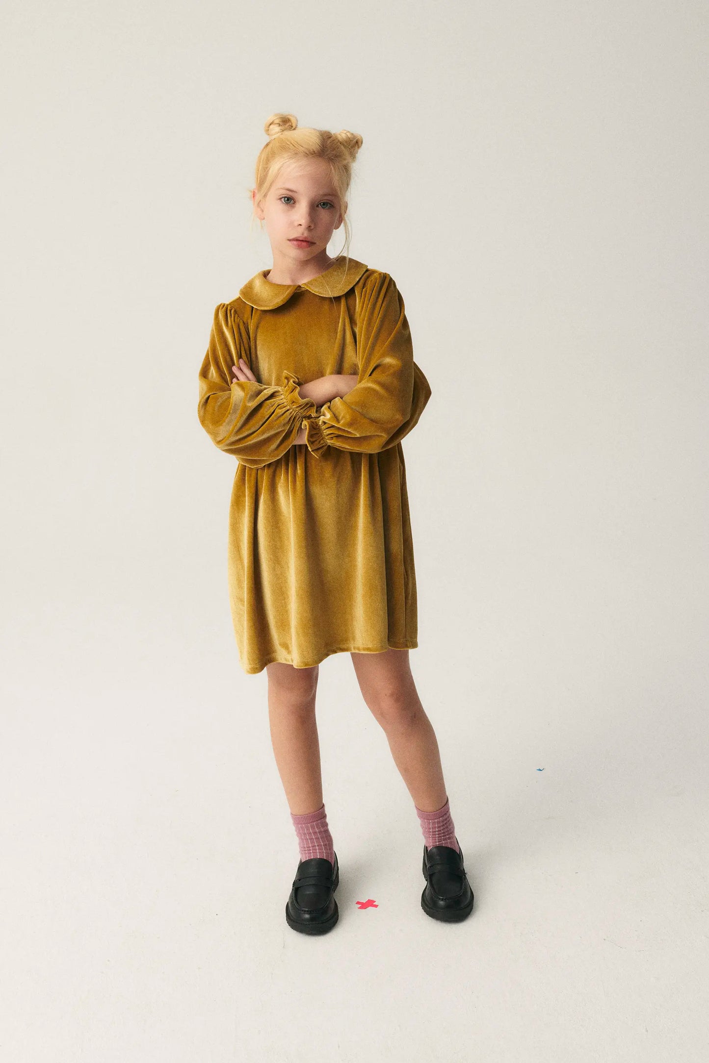 Short girl's dress in yellow velvet