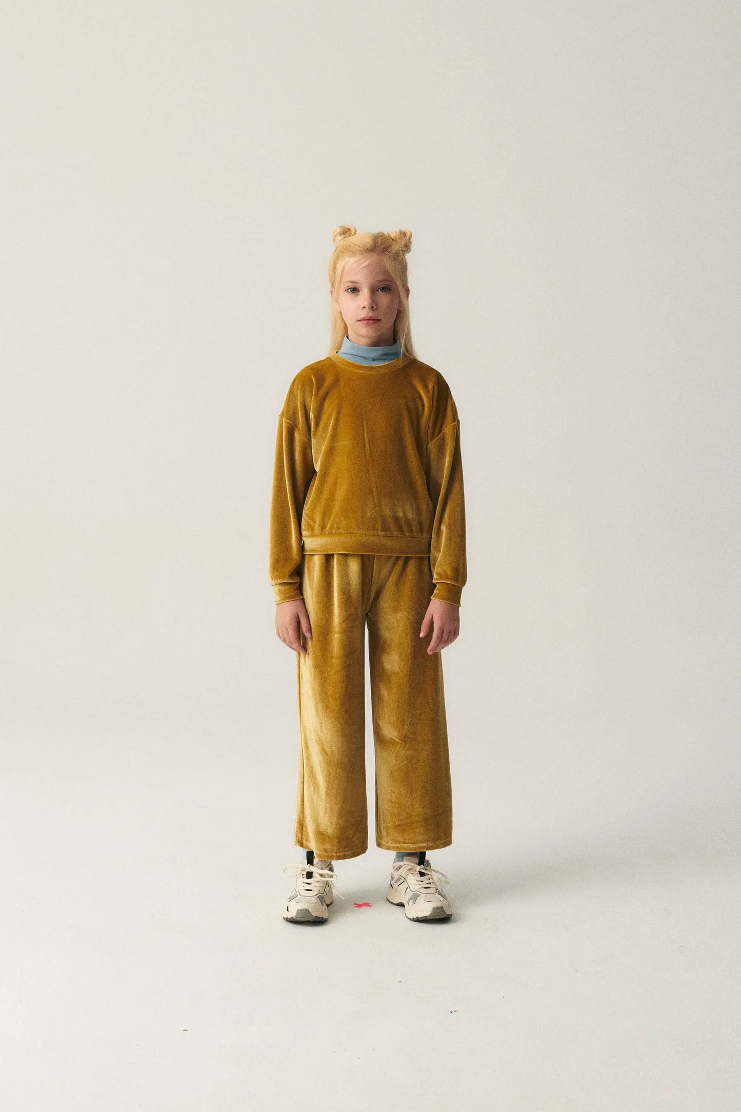 Unisex sweatshirt in yellow velvet