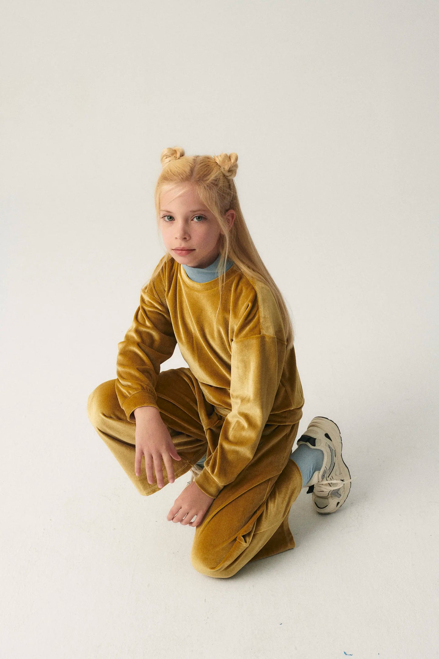 Unisex sweatshirt in yellow velvet