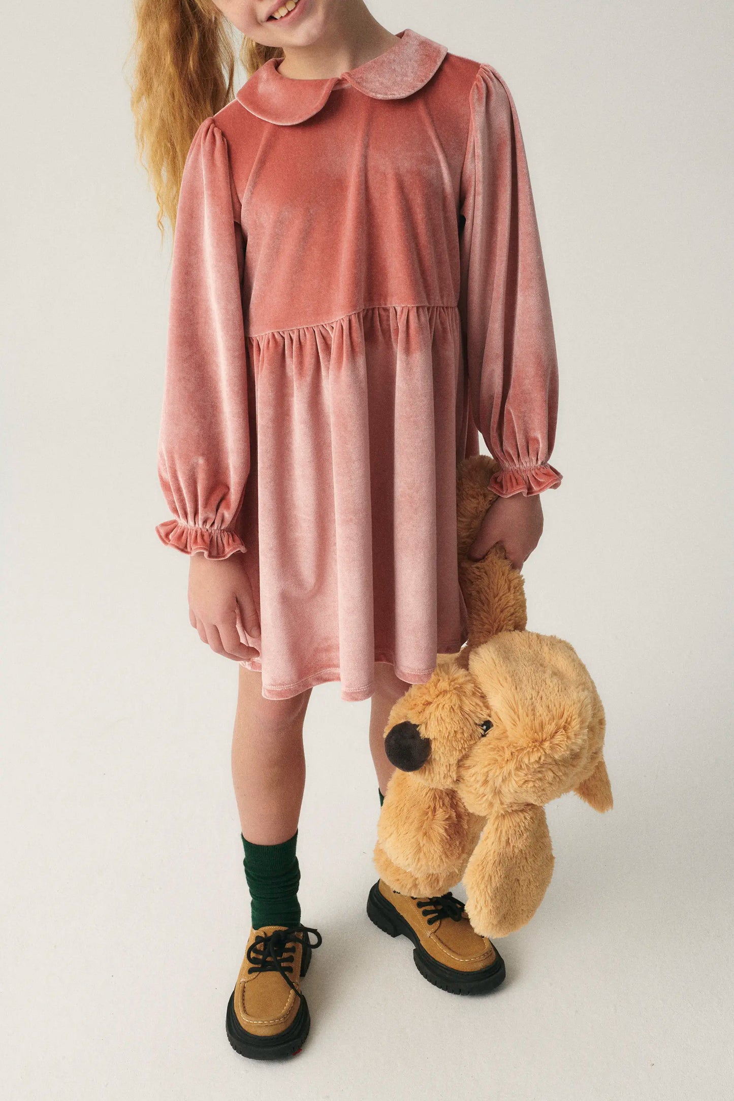Vestido corto de niña en terciopelo rosa