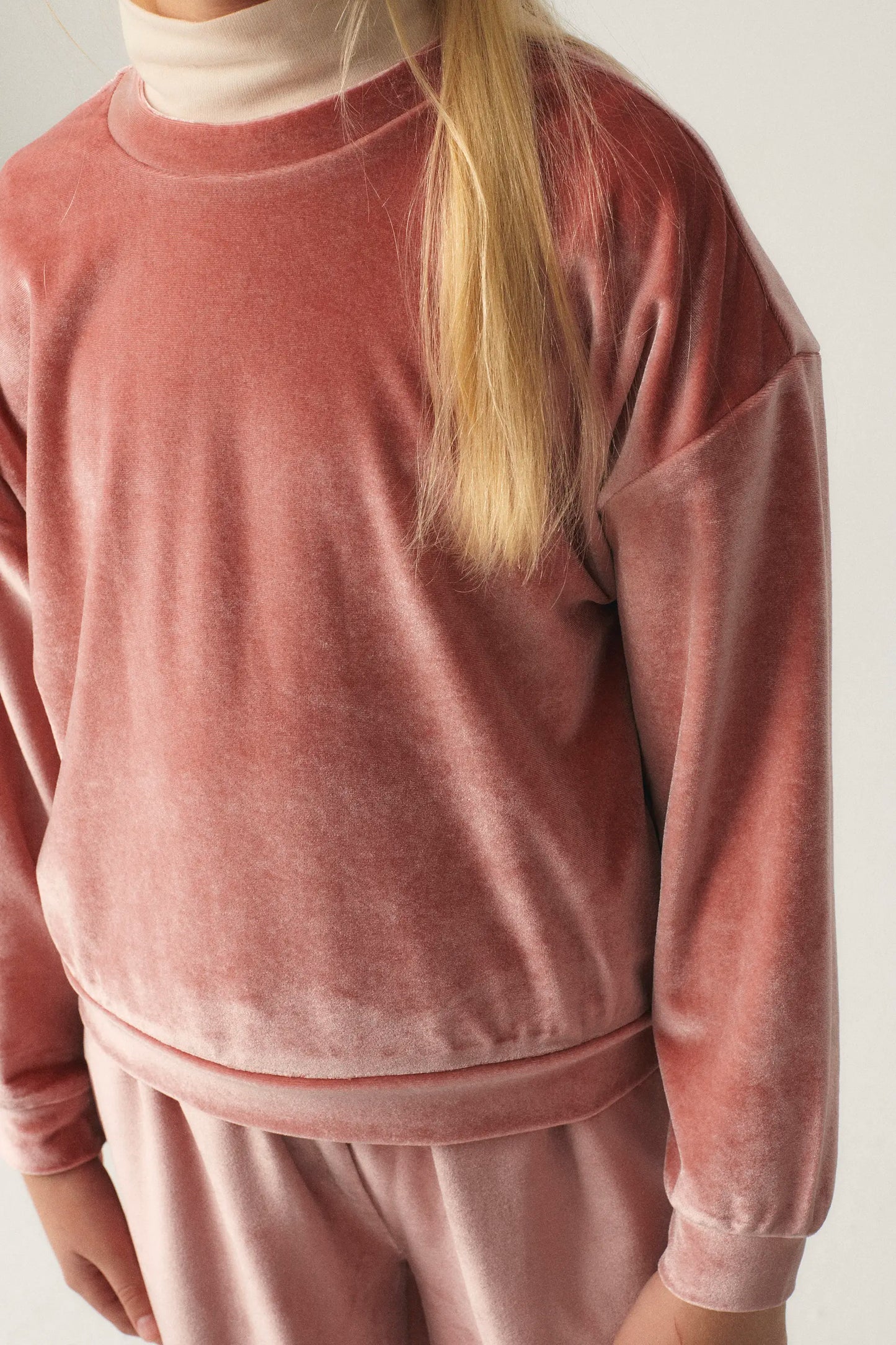 Sudadera unisex en terciopelo rosa