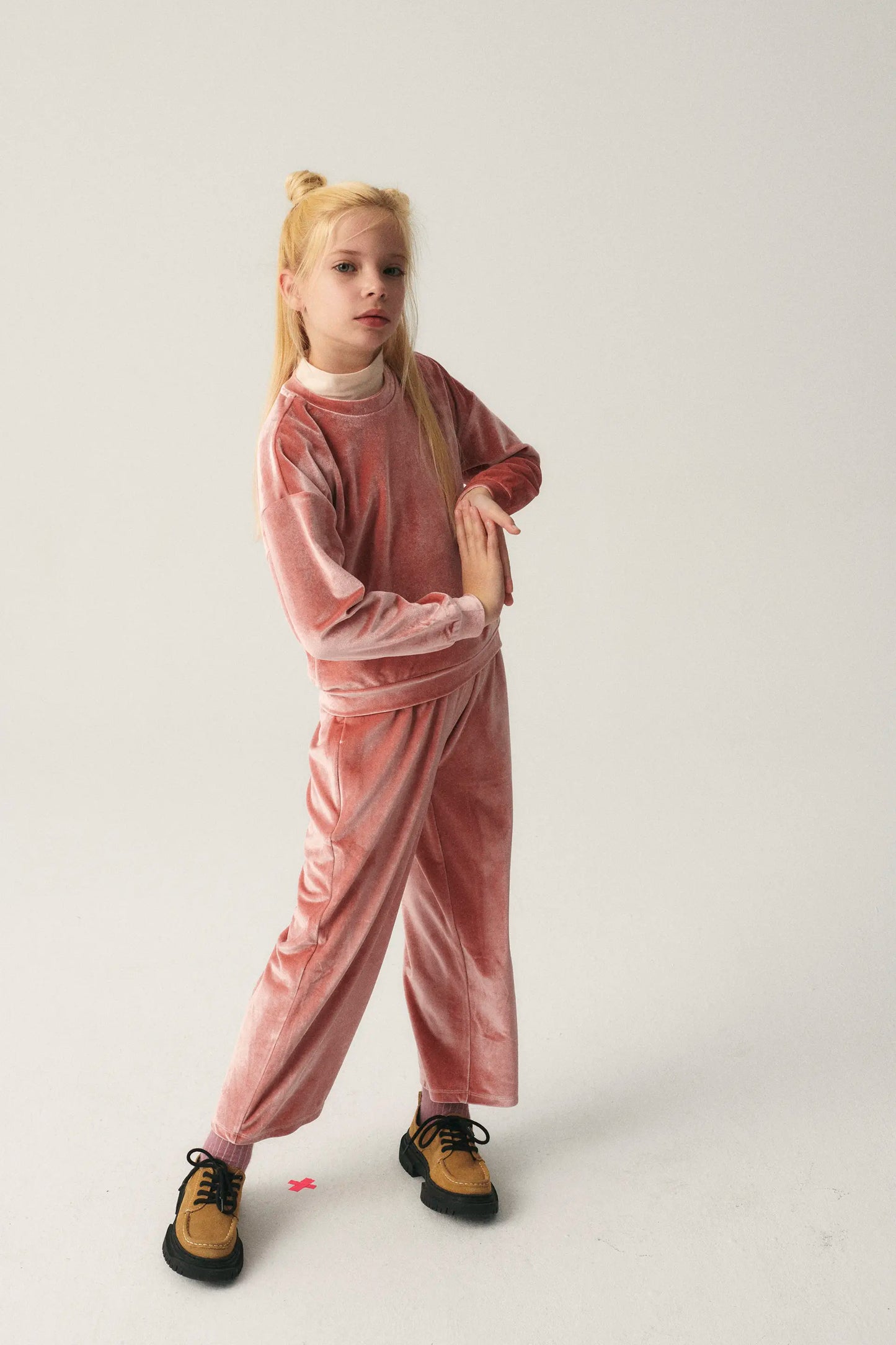 Sudadera unisex en terciopelo rosa