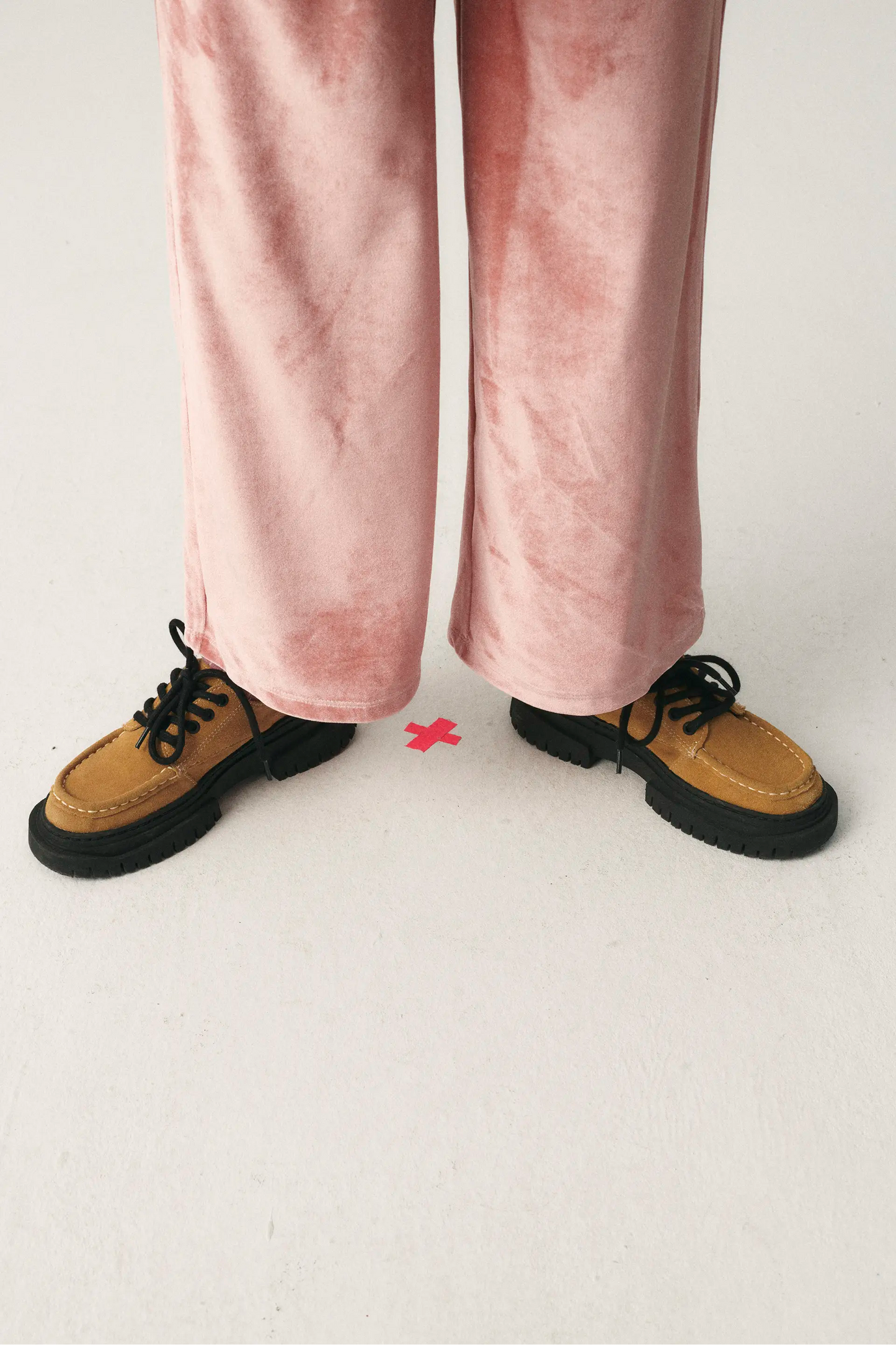 Unisex pants in pink velvet