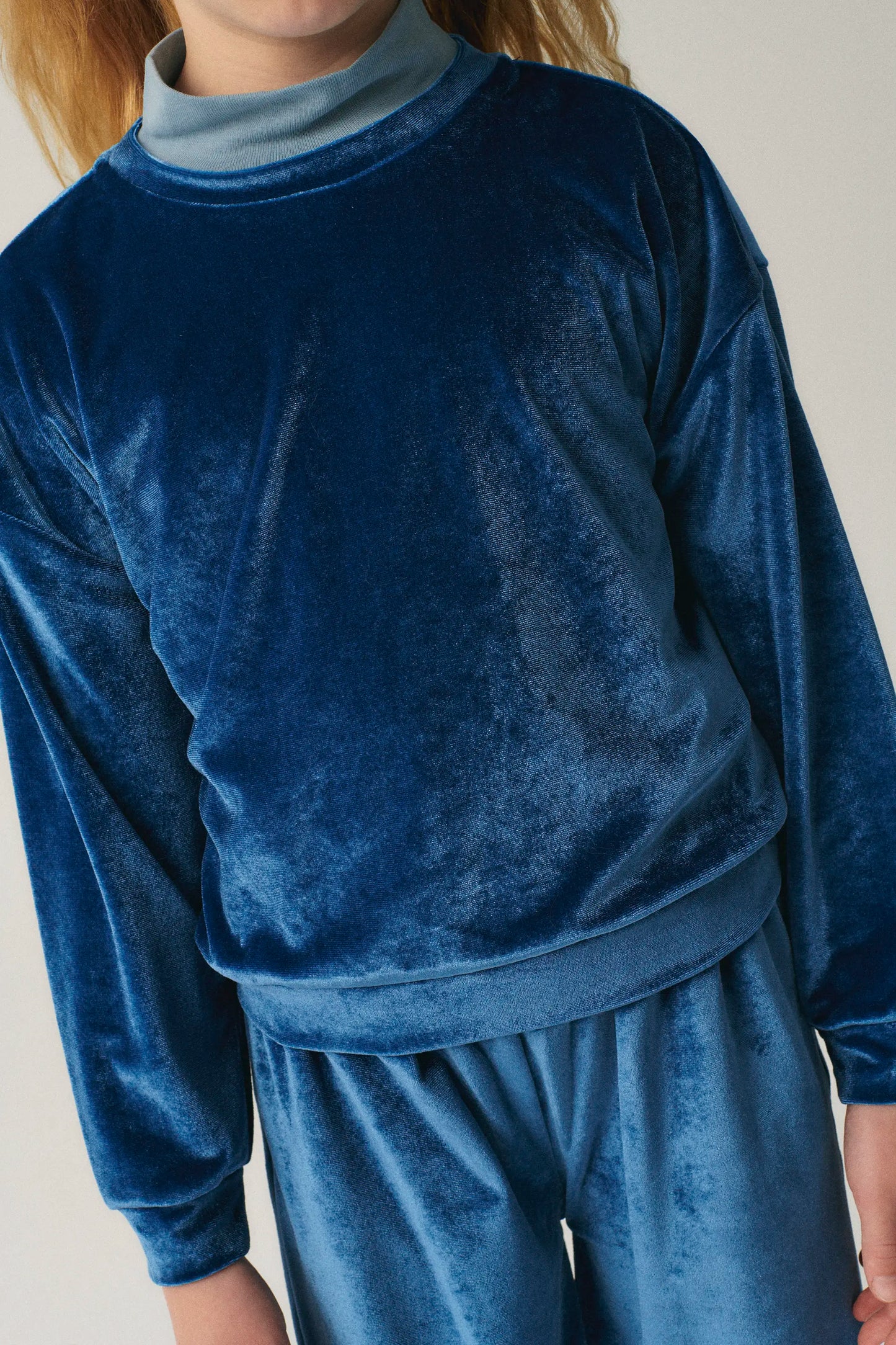 Unisex sweatshirt in blue velvet