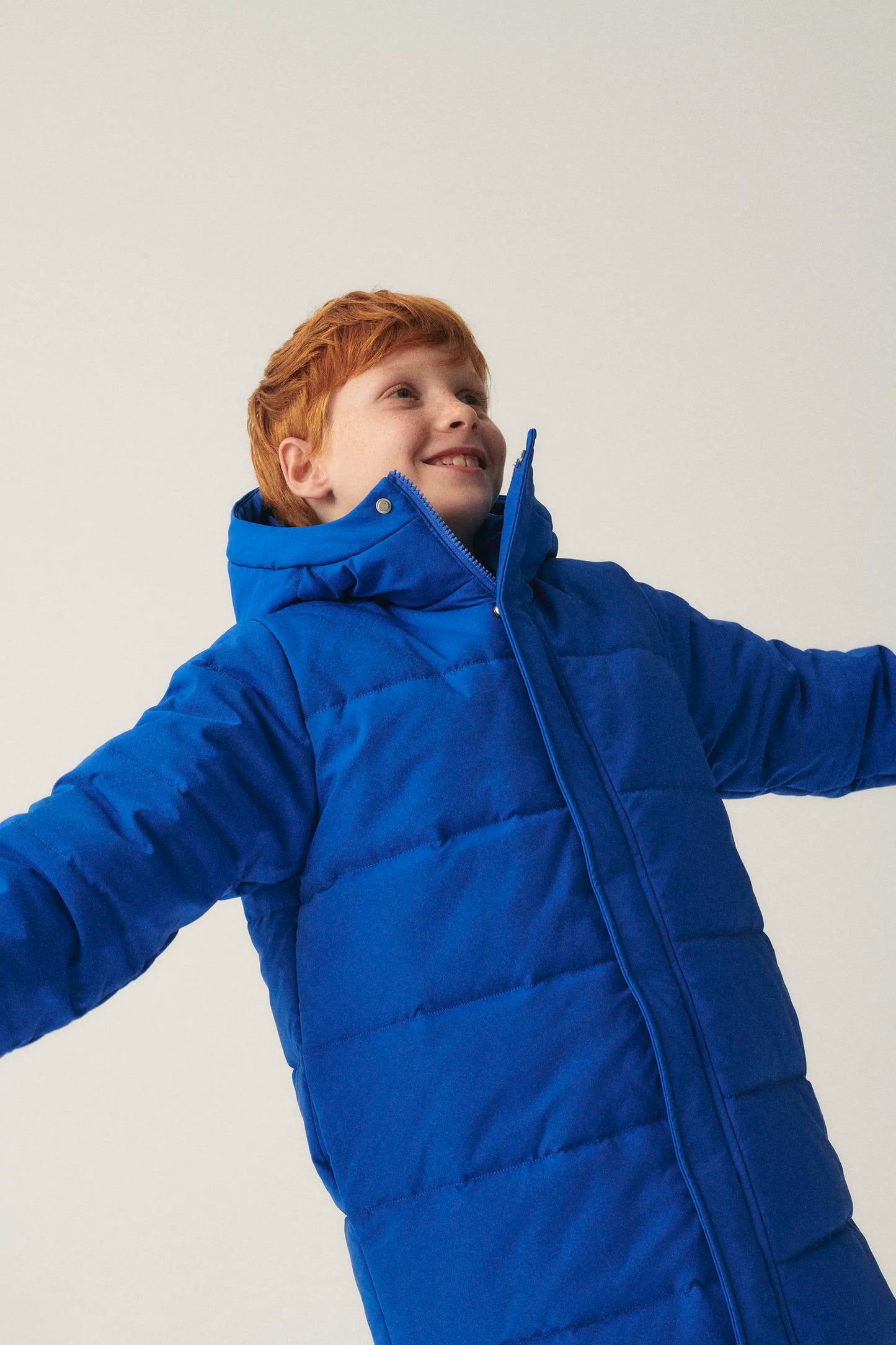 Unisex midi puffer coat with blue hood