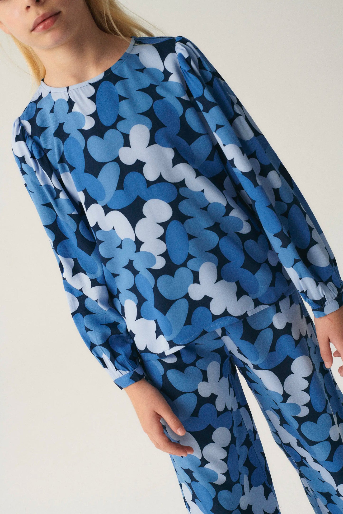 Girl's top with long sleeves and blue abstract print