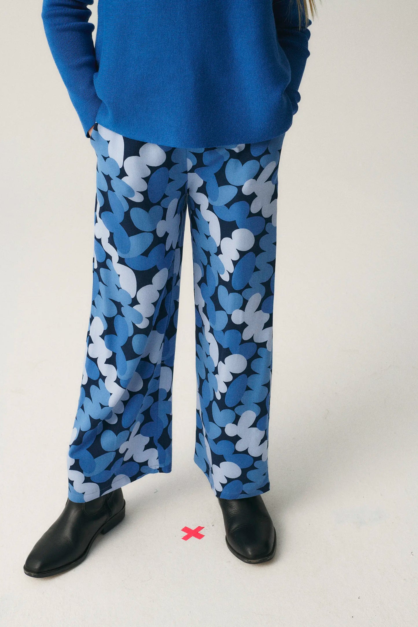Pantaloni lunghi unisex con stampa astratta blu