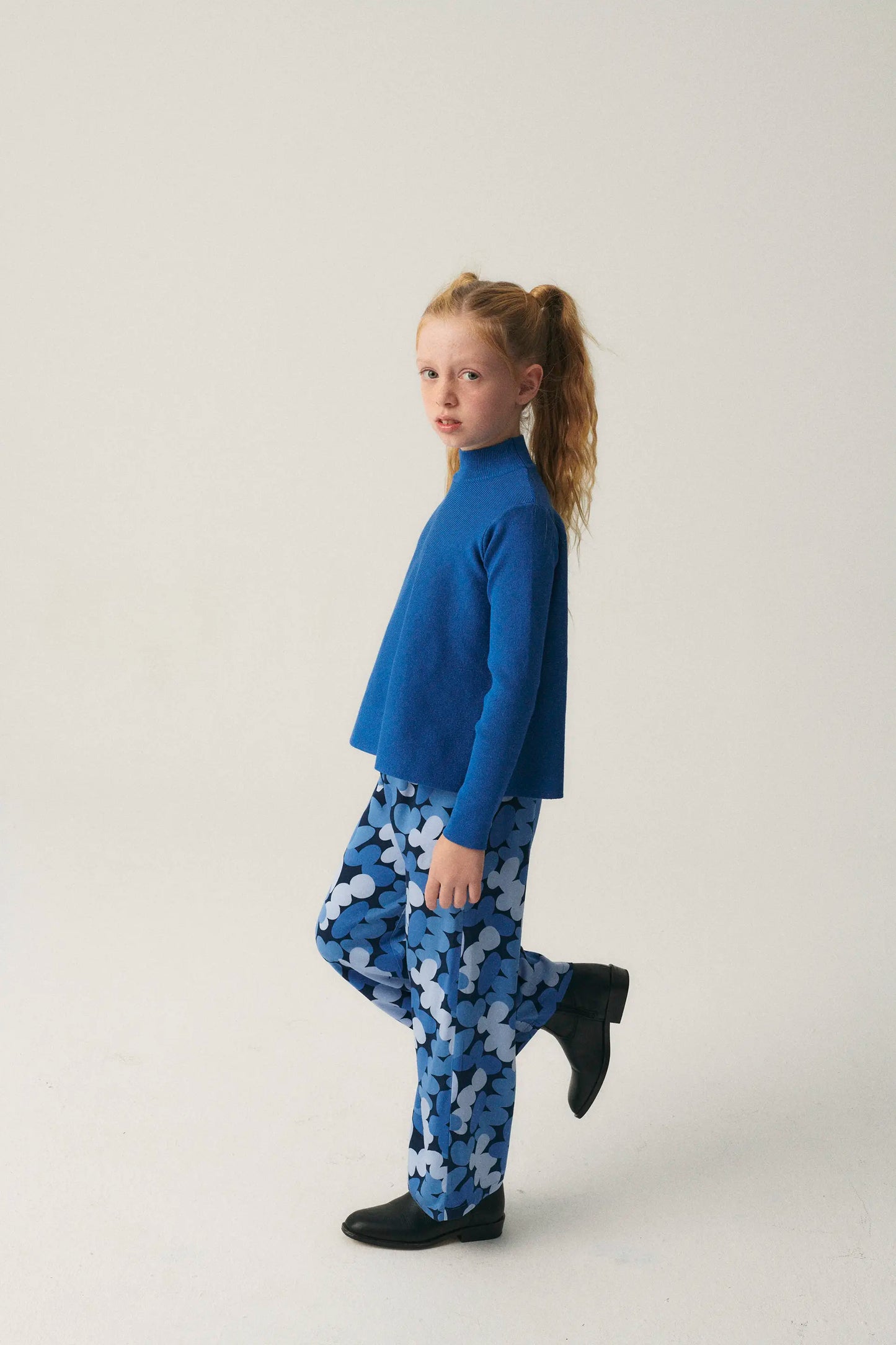 Pantaloni lunghi unisex con stampa astratta blu