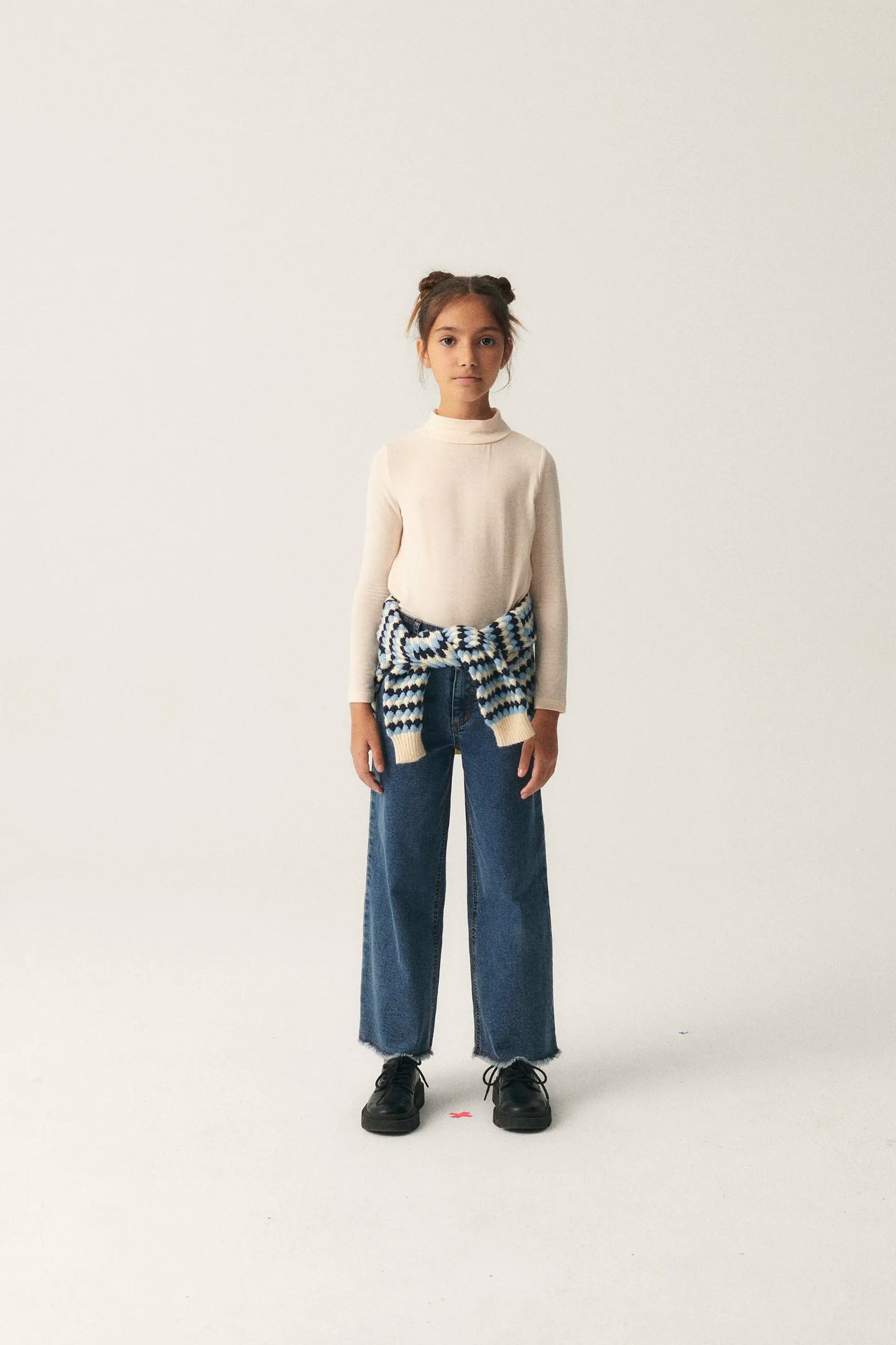 Top de niña con cuello alto blanco