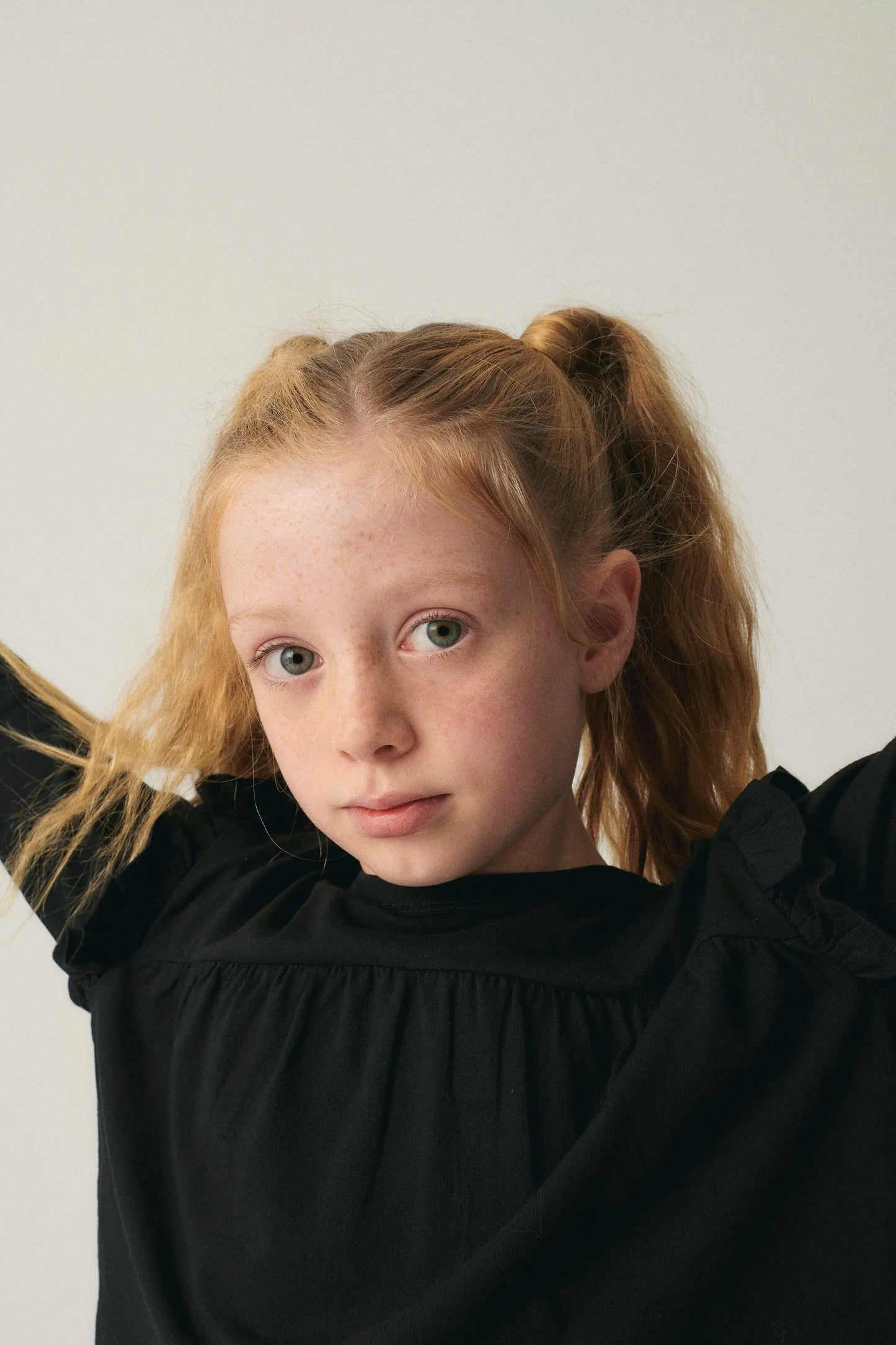 Top de niña con volantes negro