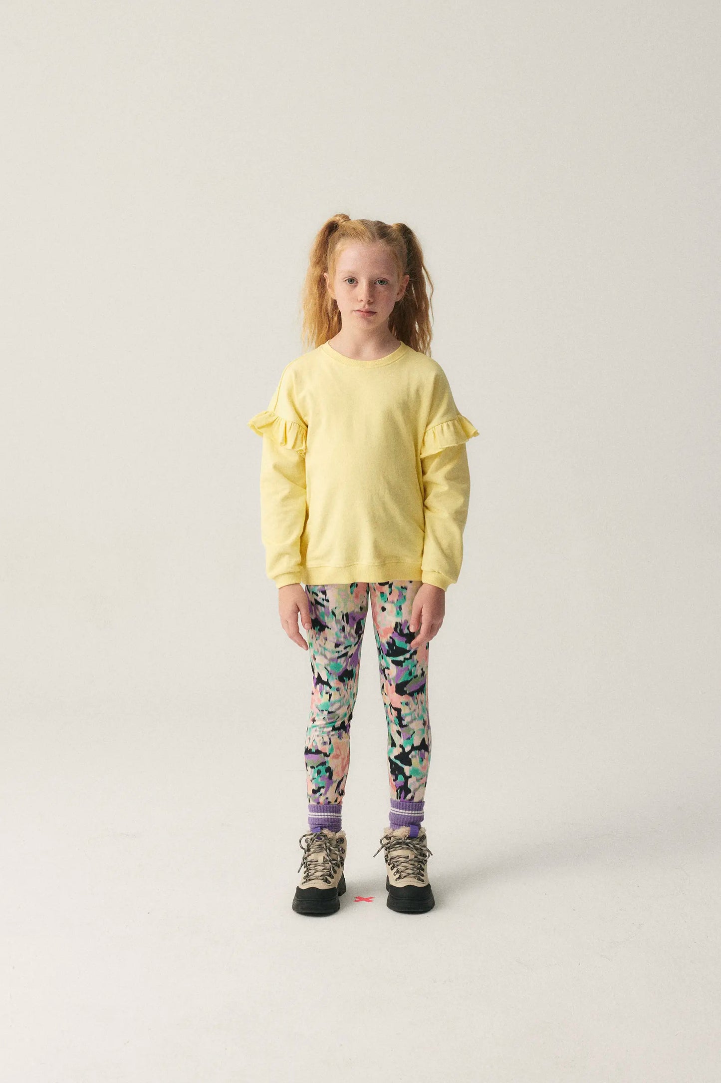 Unisex oversized sweatshirt with yellow ruffles