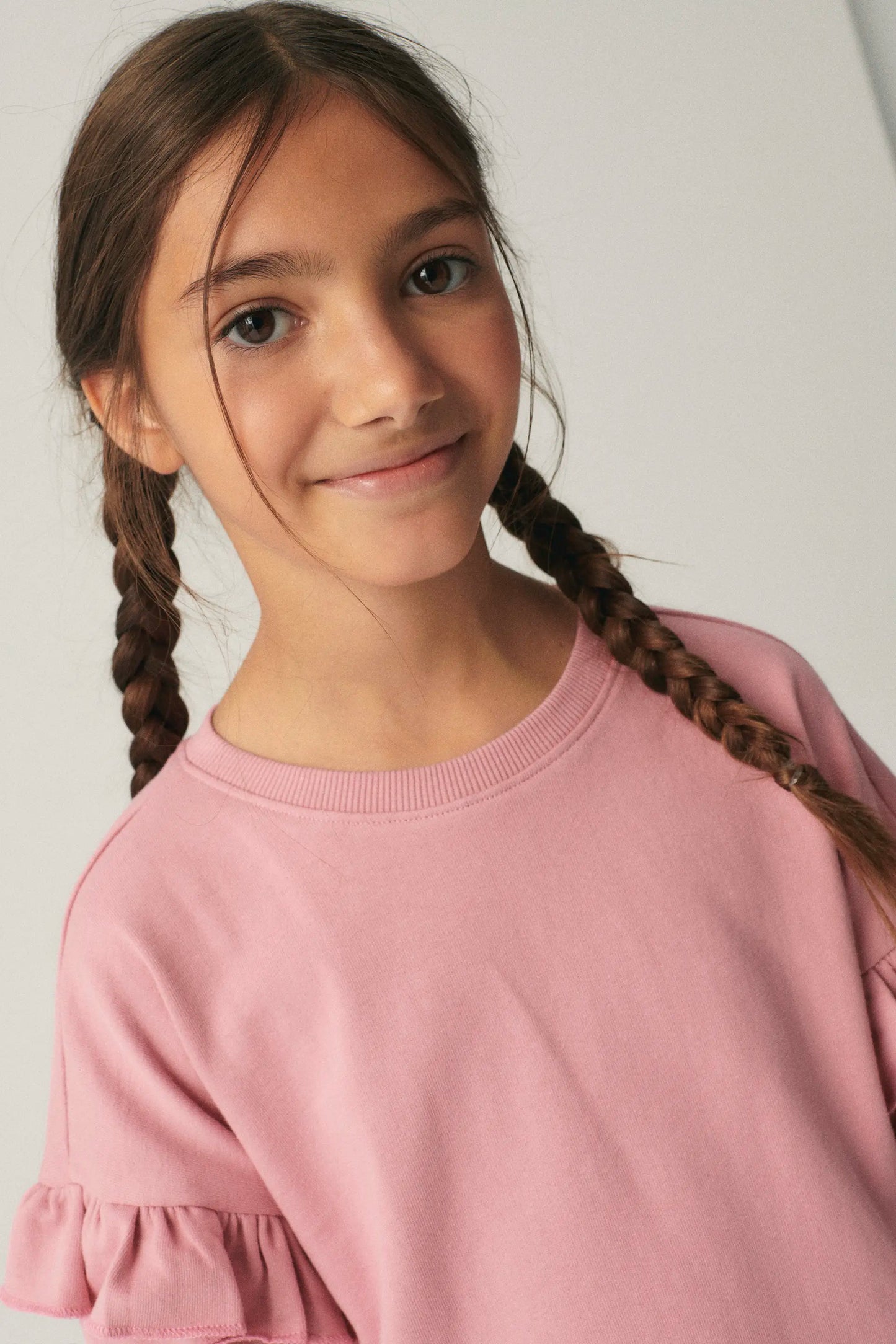 Unisex oversized sweatshirt with pink ruffles