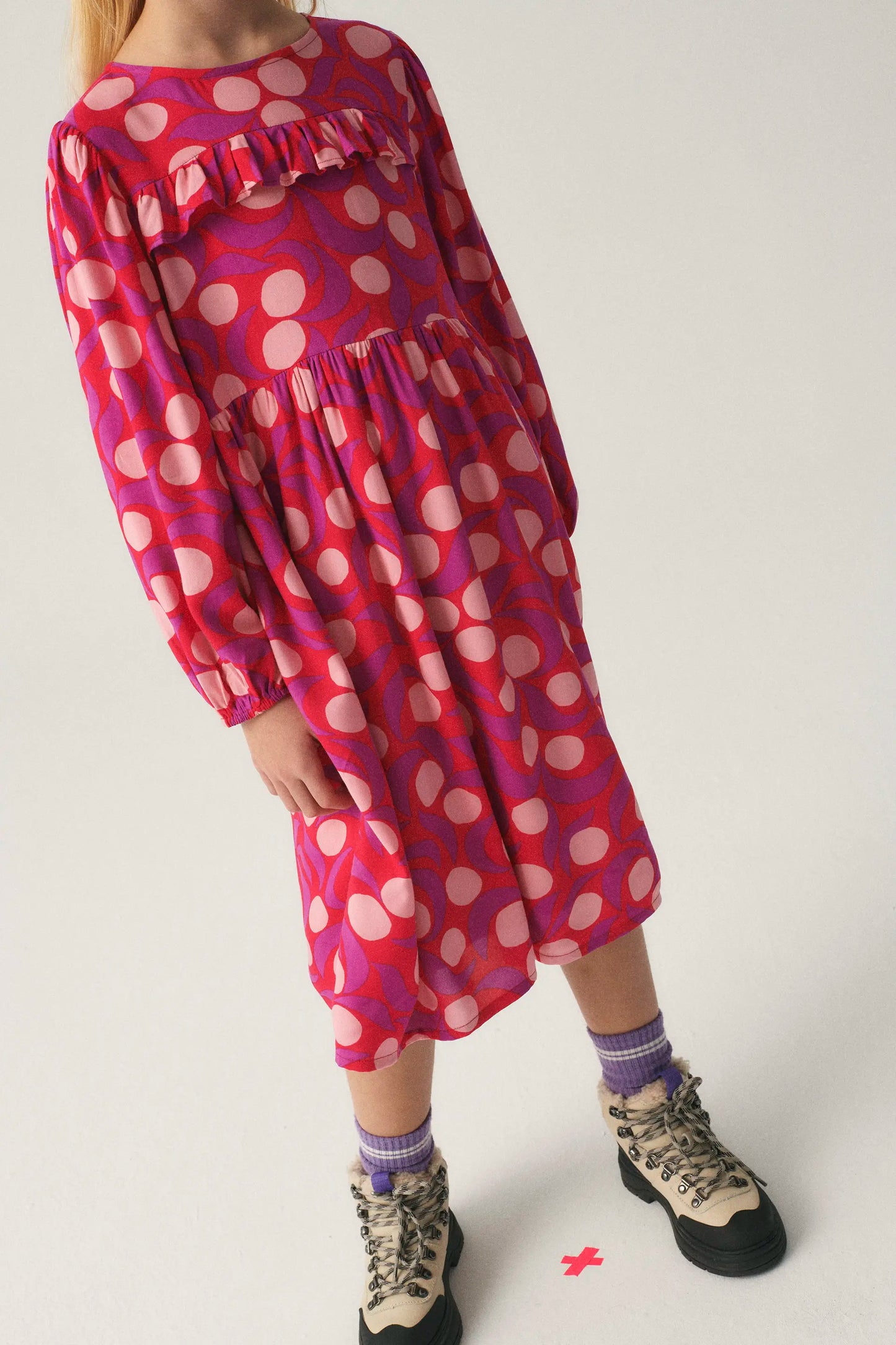 Girl's midi dress with ruffle and pink fantasy print