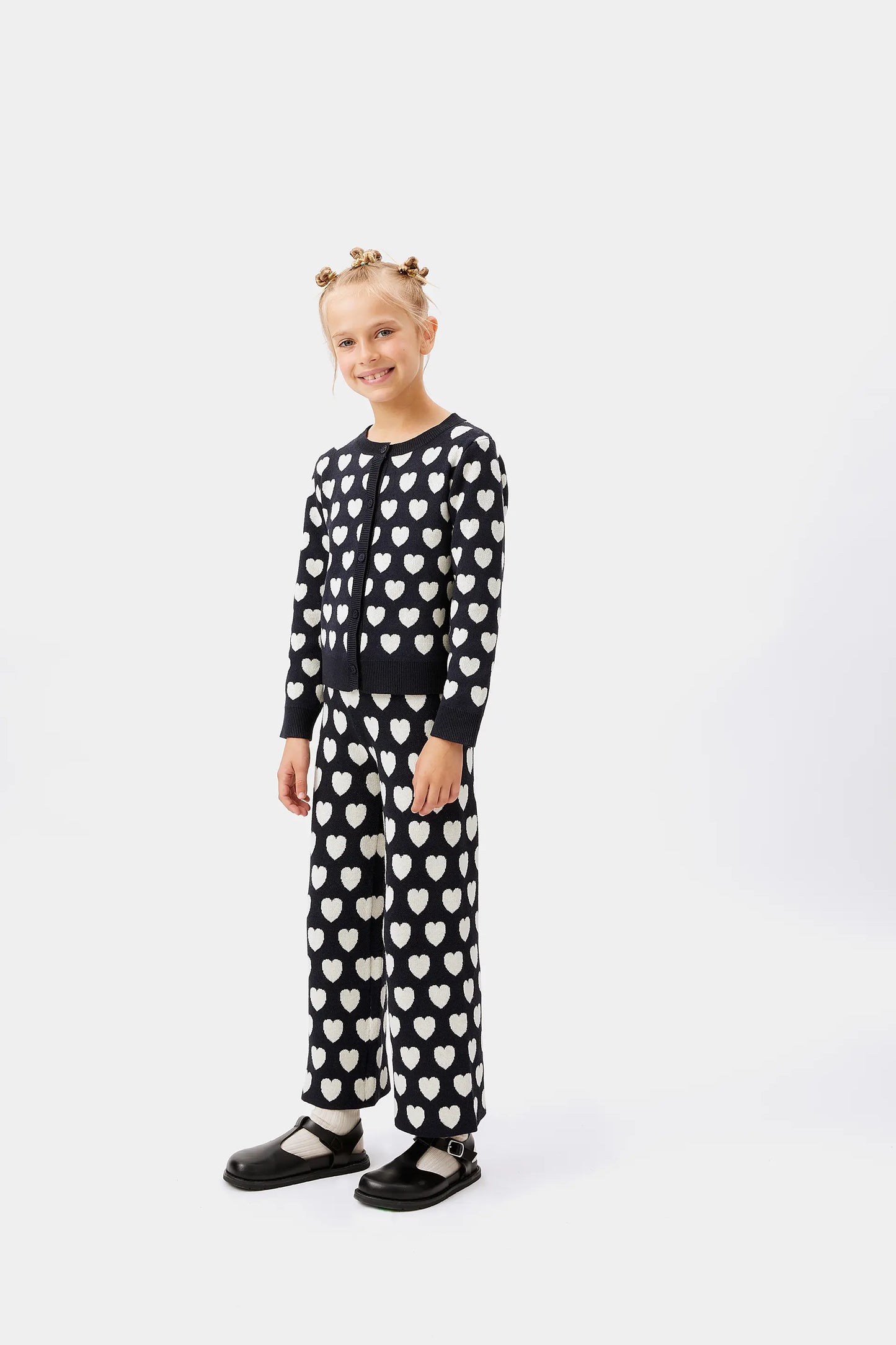 Pantalón de niña estampado corazones