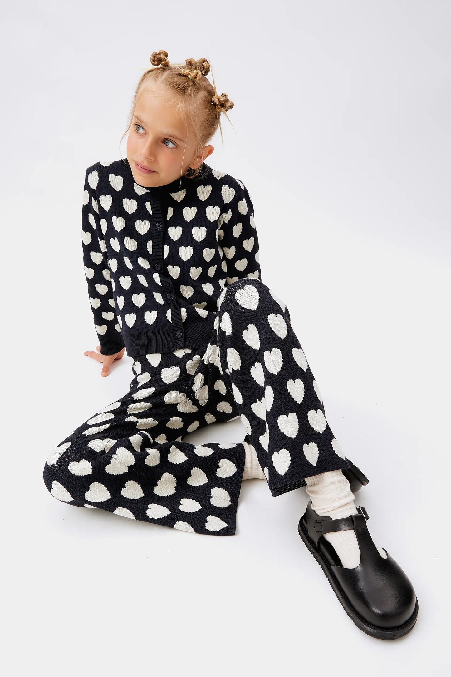 Pantalón de niña estampado corazones