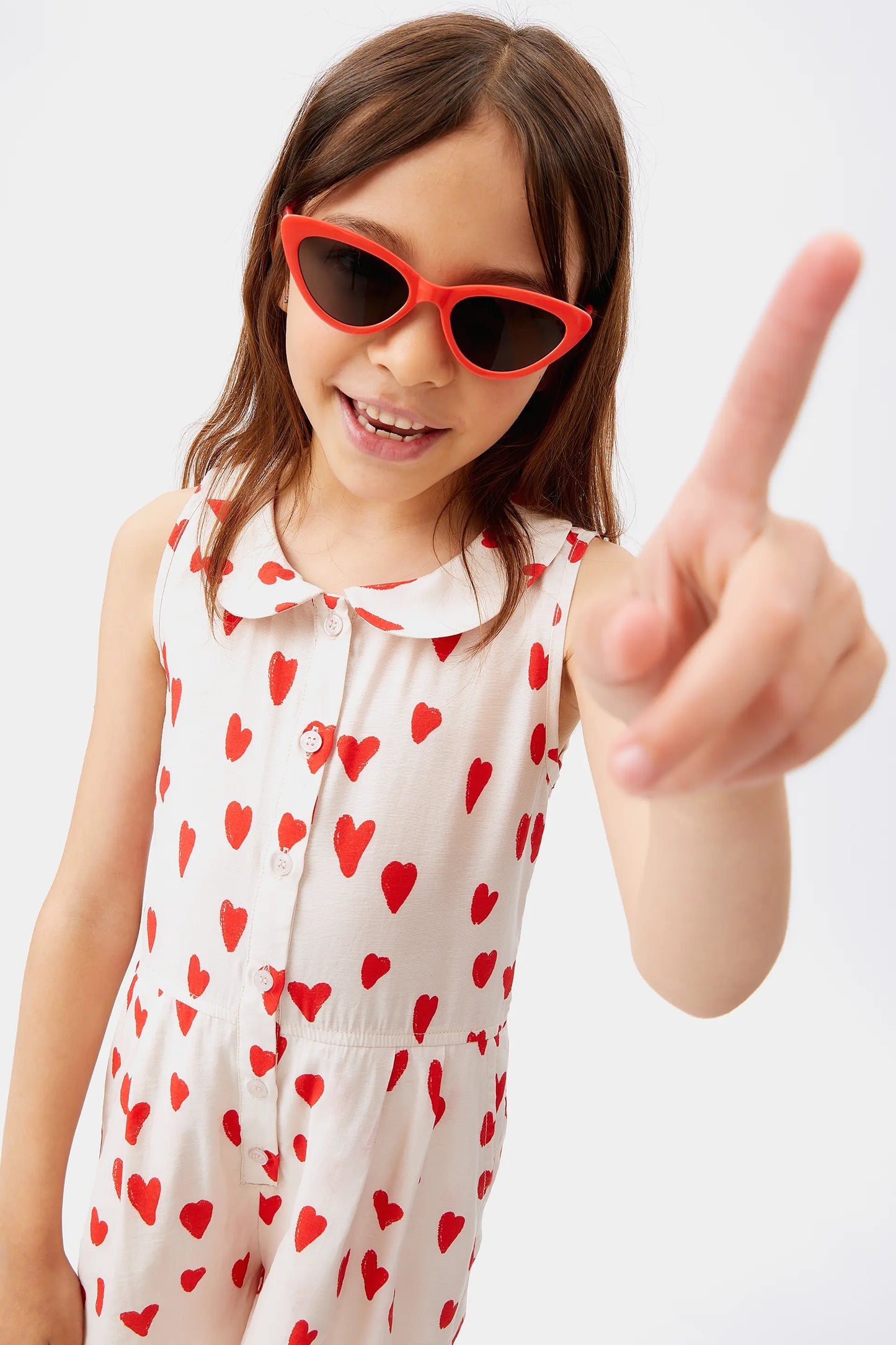 Mono corto de niña estampado corazones