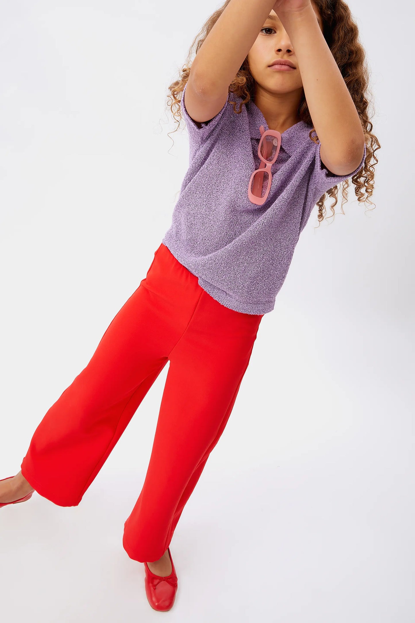 Pantaloni dritti rossi da ragazza