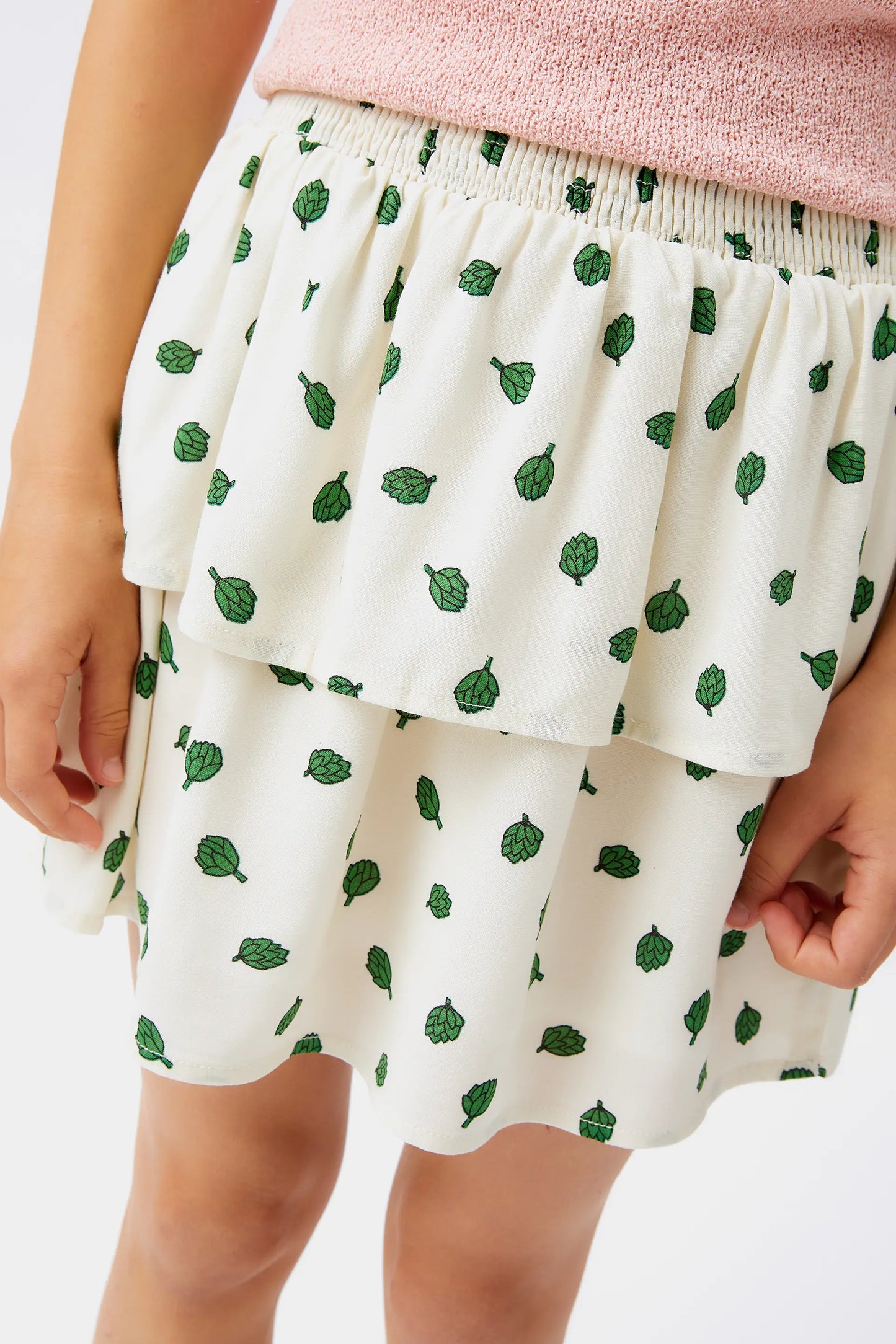 Falda corta de niña estampado alcachofas