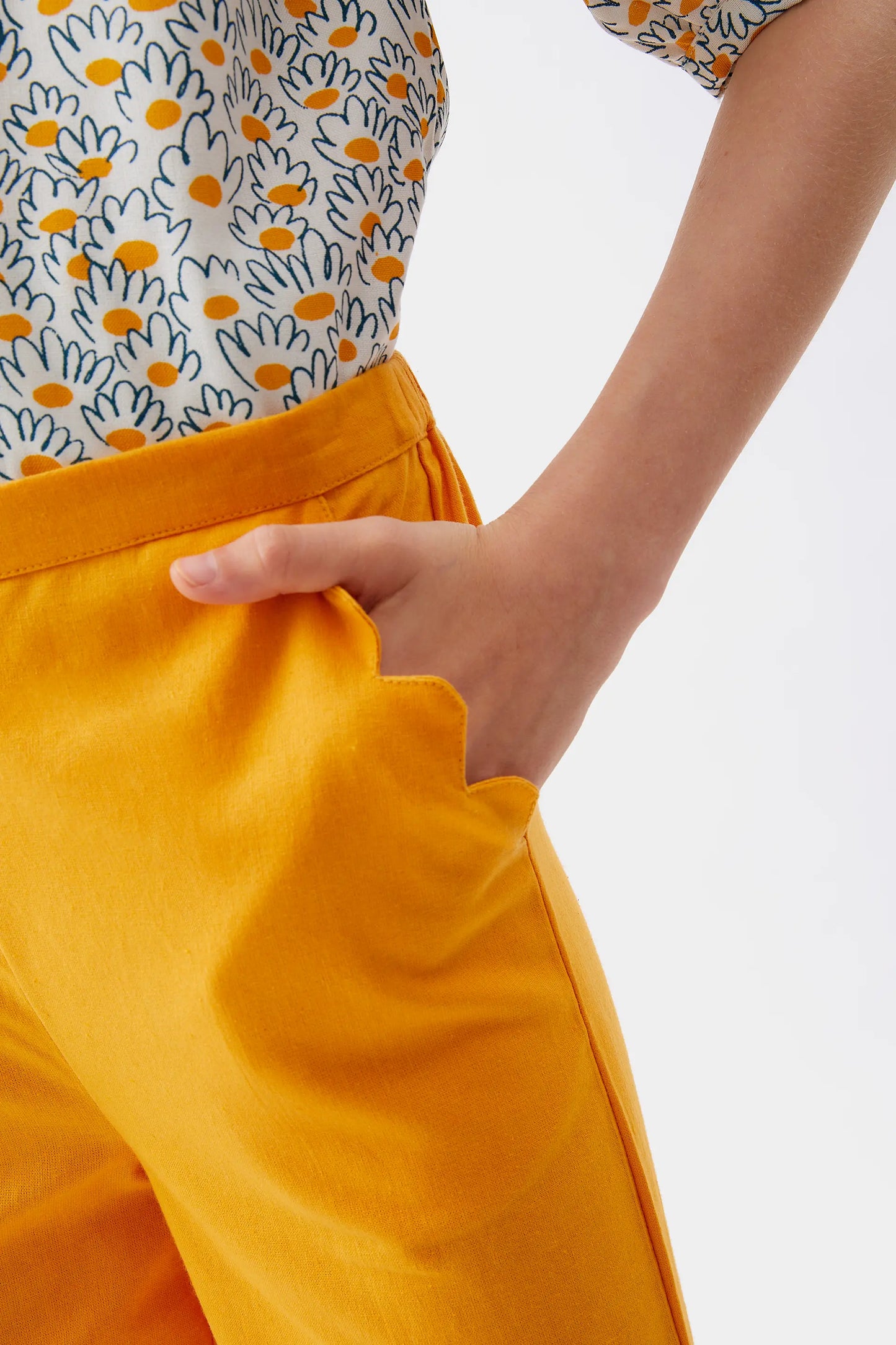 Pantalón de niña recto amarillo