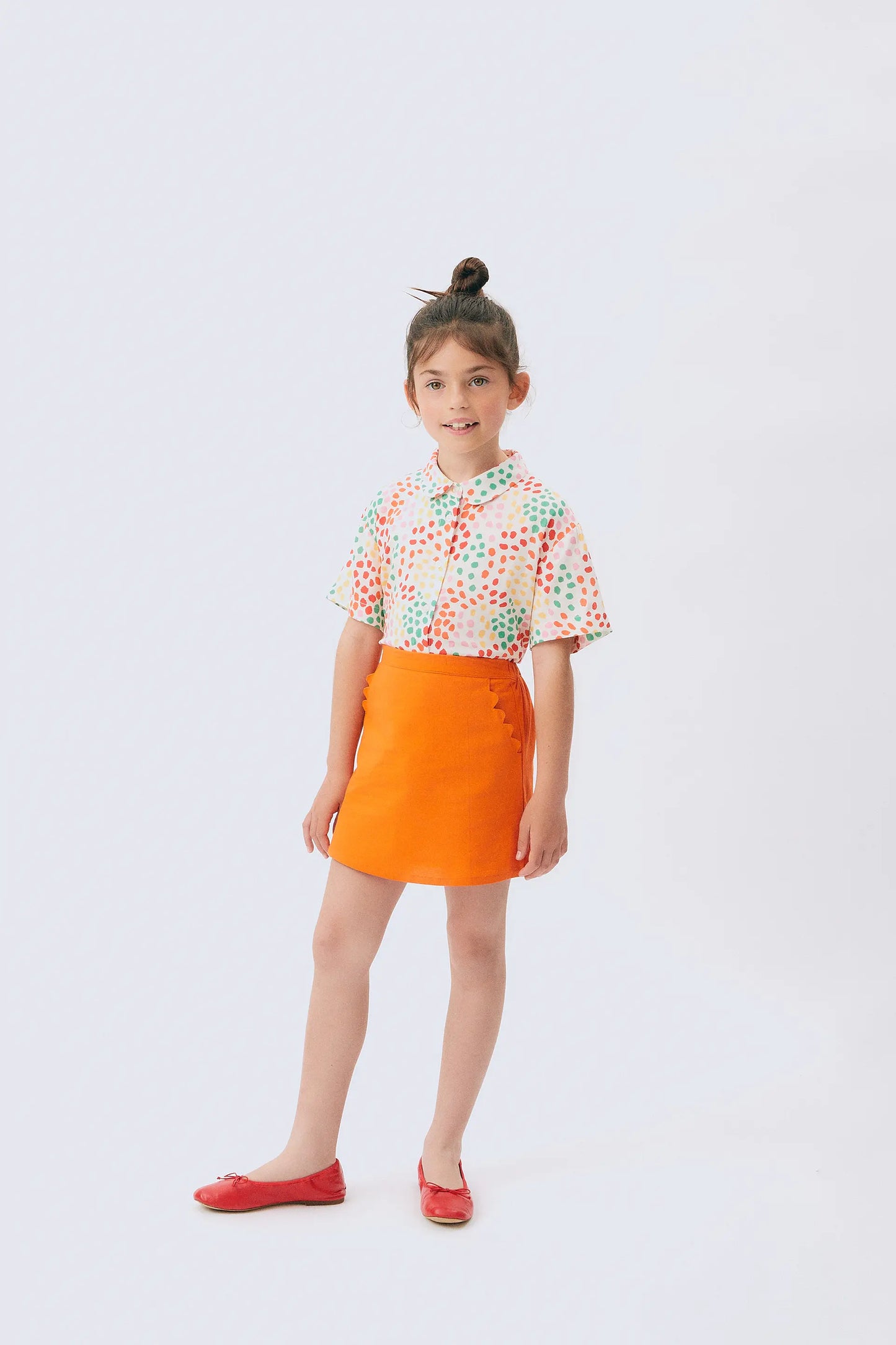 Falda corta de niña naranja
