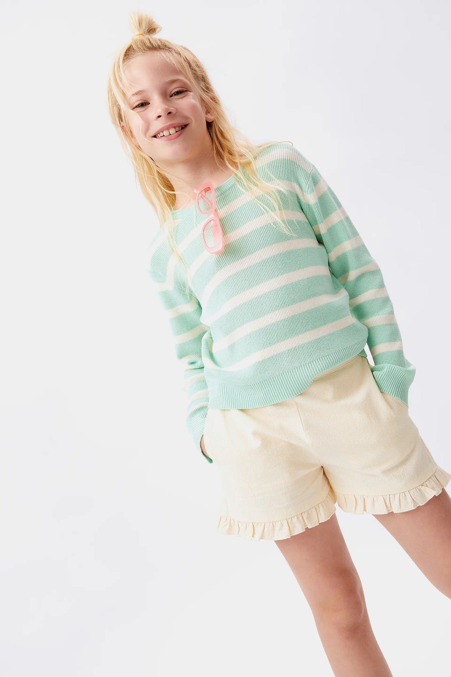 Girl's white ruffle shorts