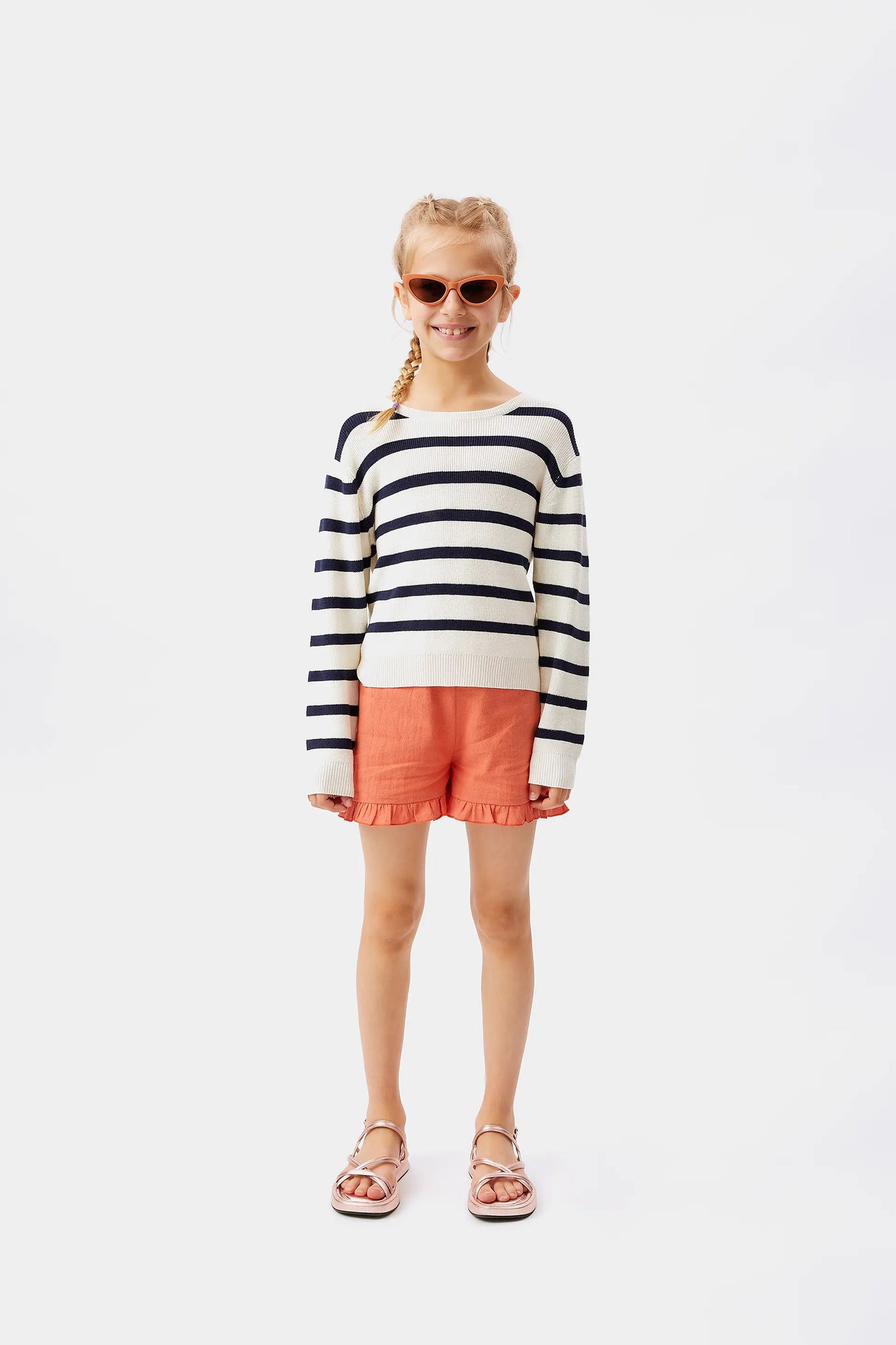 Shorts arancioni con volant da bambina
