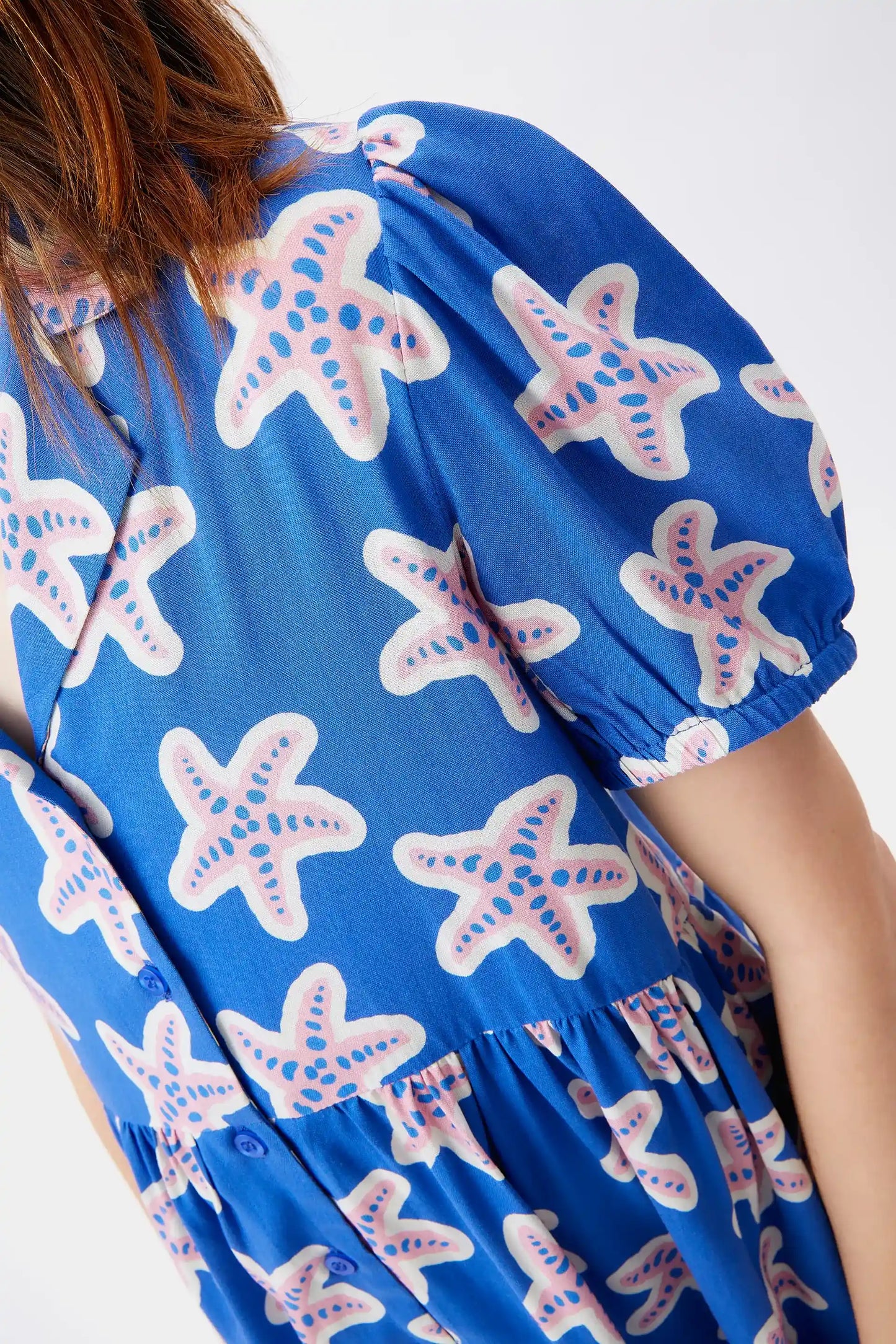 Vestido corto de niña en rayón LENZING™ ECOVERO™ de estrellas