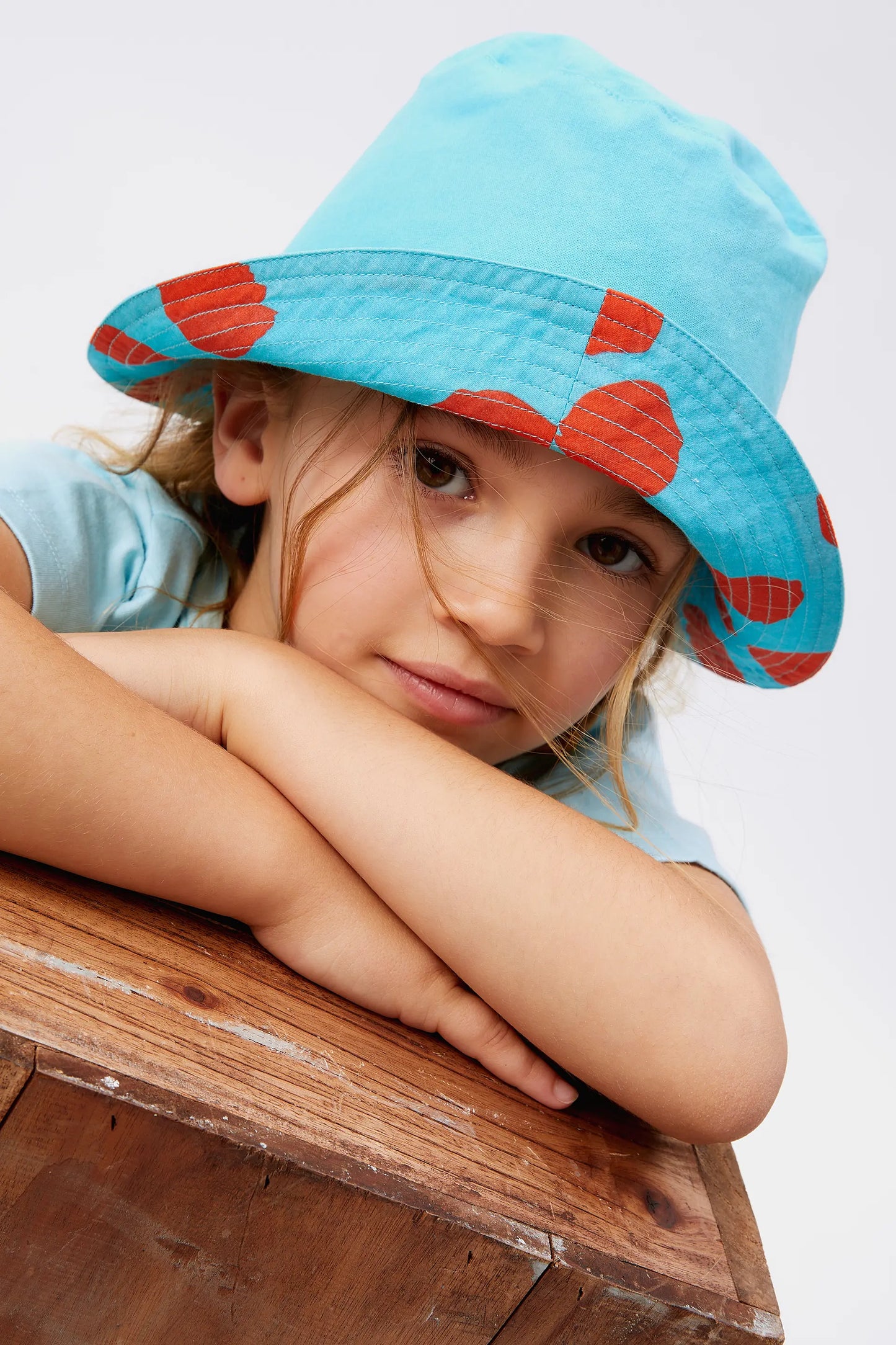 Gorro unisex de lunares azul