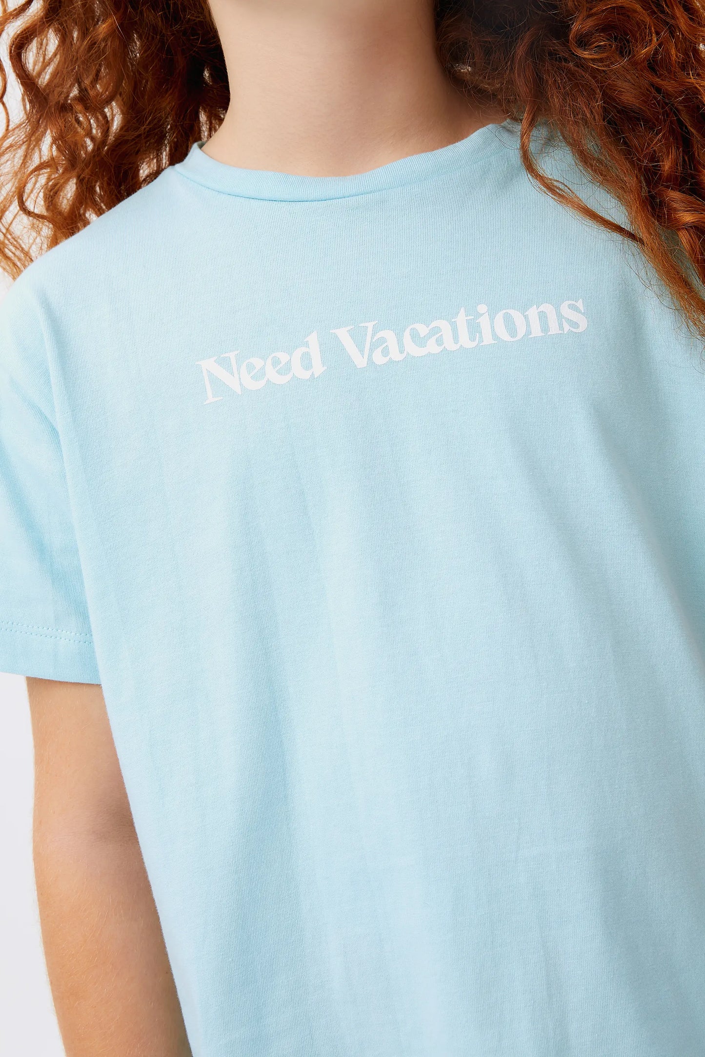 Camiseta unisex Need Vacations azul