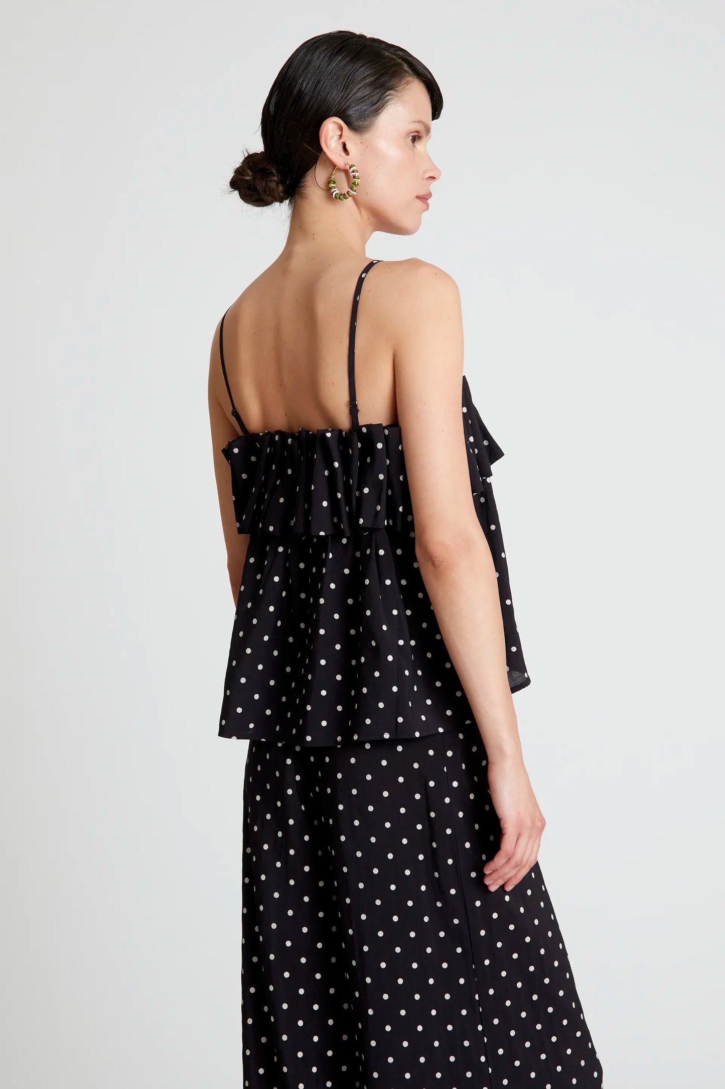 Top estampado de lunares negro