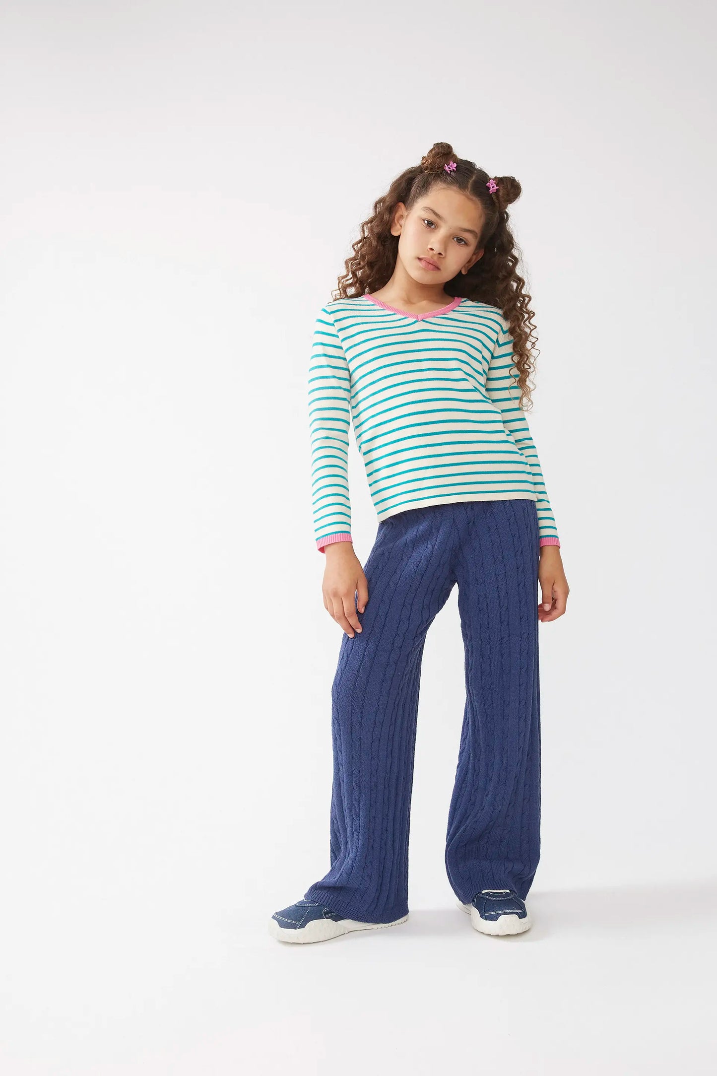 Jersey de niña cuello pico rayas verde