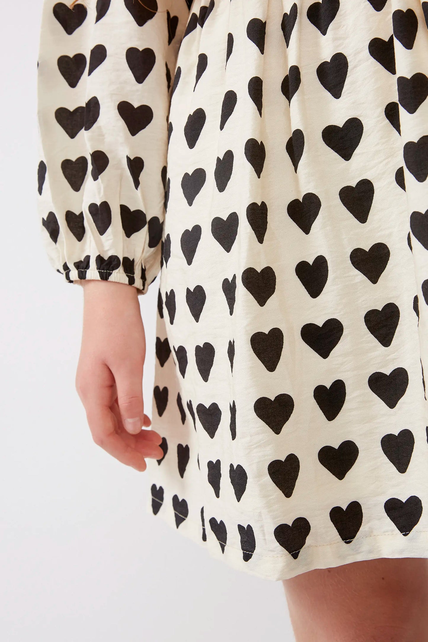 Vestido corto de niña estampado corazones