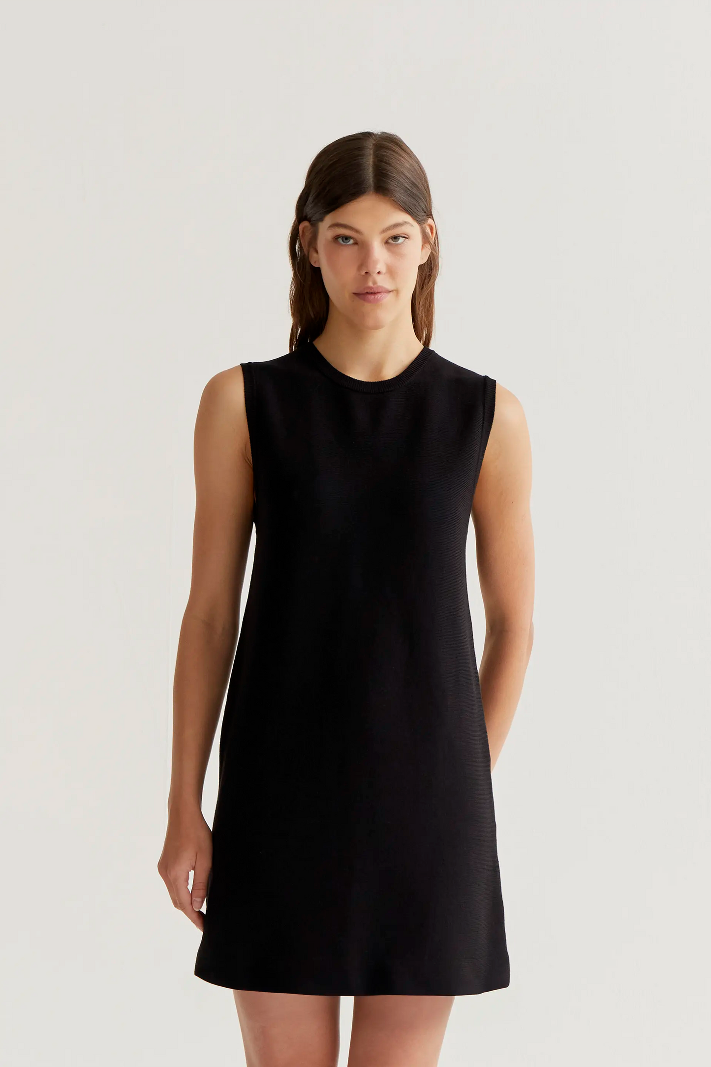 Vestido corto punto negro